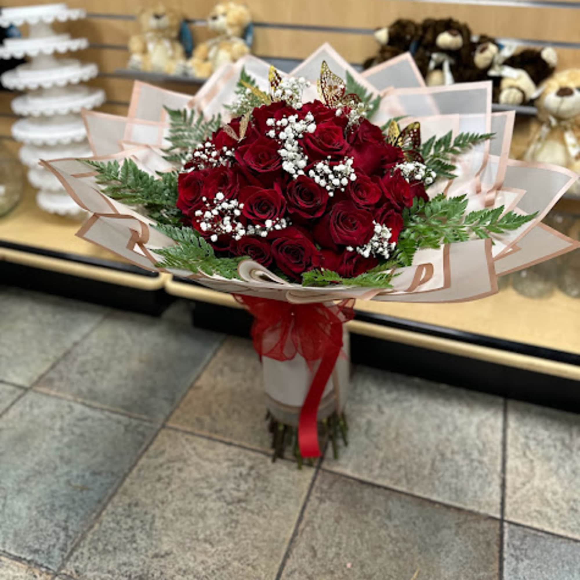 BEAUTIFUL BUCHON WITH SOME GREEN AND A TOUCH OF BUTTERFLIES