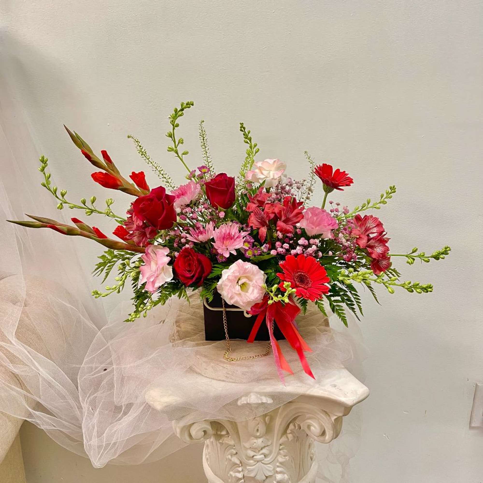 Product Information
Theme Colors: Shades of burgundy with red and pink

Featured Blooms: Roses