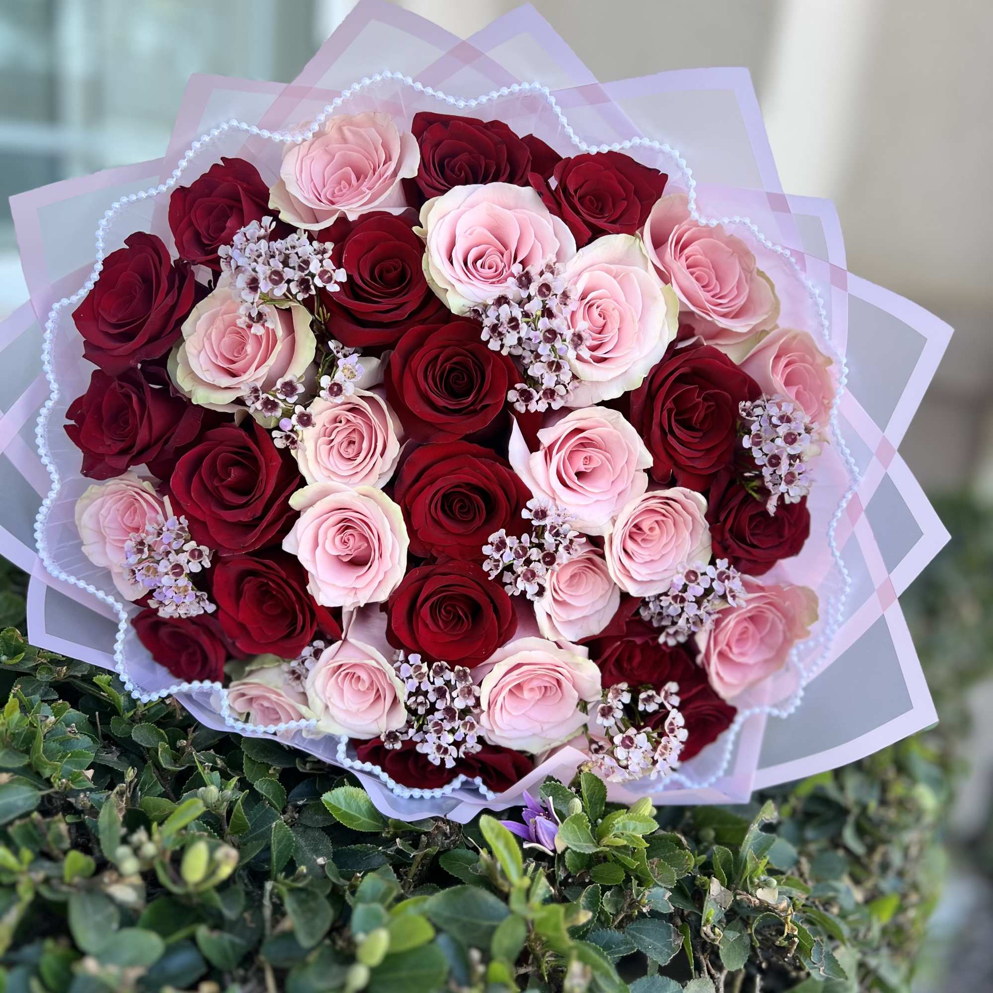 A Beautiful Rose Bouquet
This stunning arrangement features a mix of pink and
