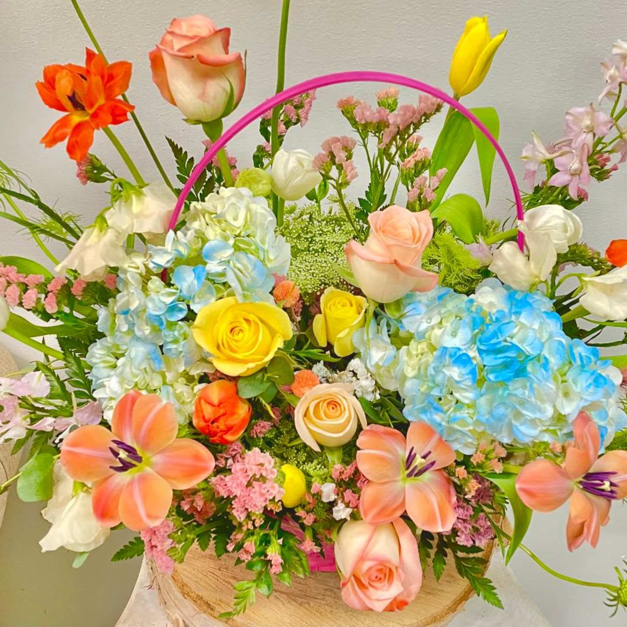 Theme Colors: Shades of peach and yellow in a basket 

Featured Blooms: