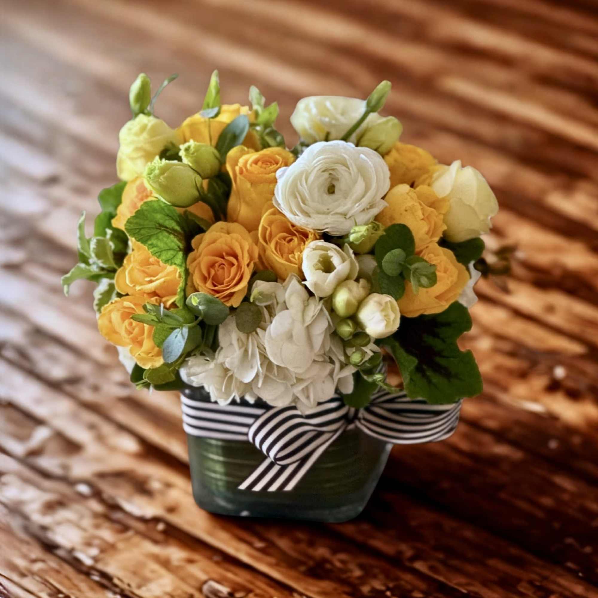 Lemon Drop Arrangement &ndash; A Bright Burst of Spring Joy
The Lemon Drop