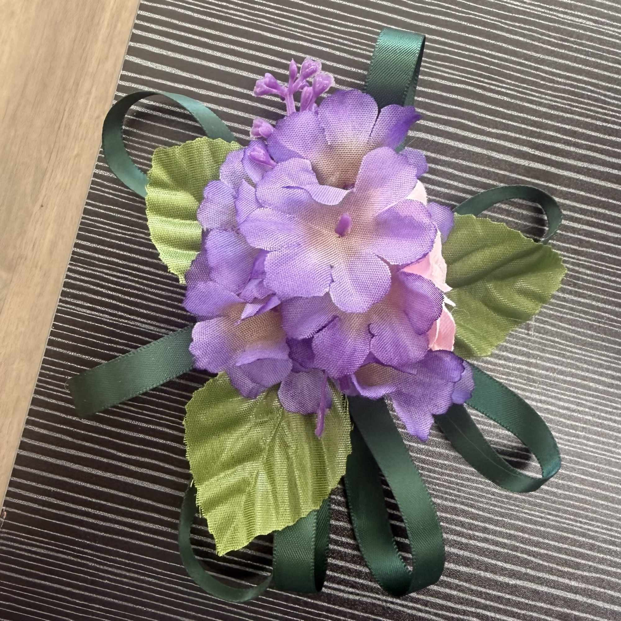 This arrangement can be made in any color palette you prefer. Simply