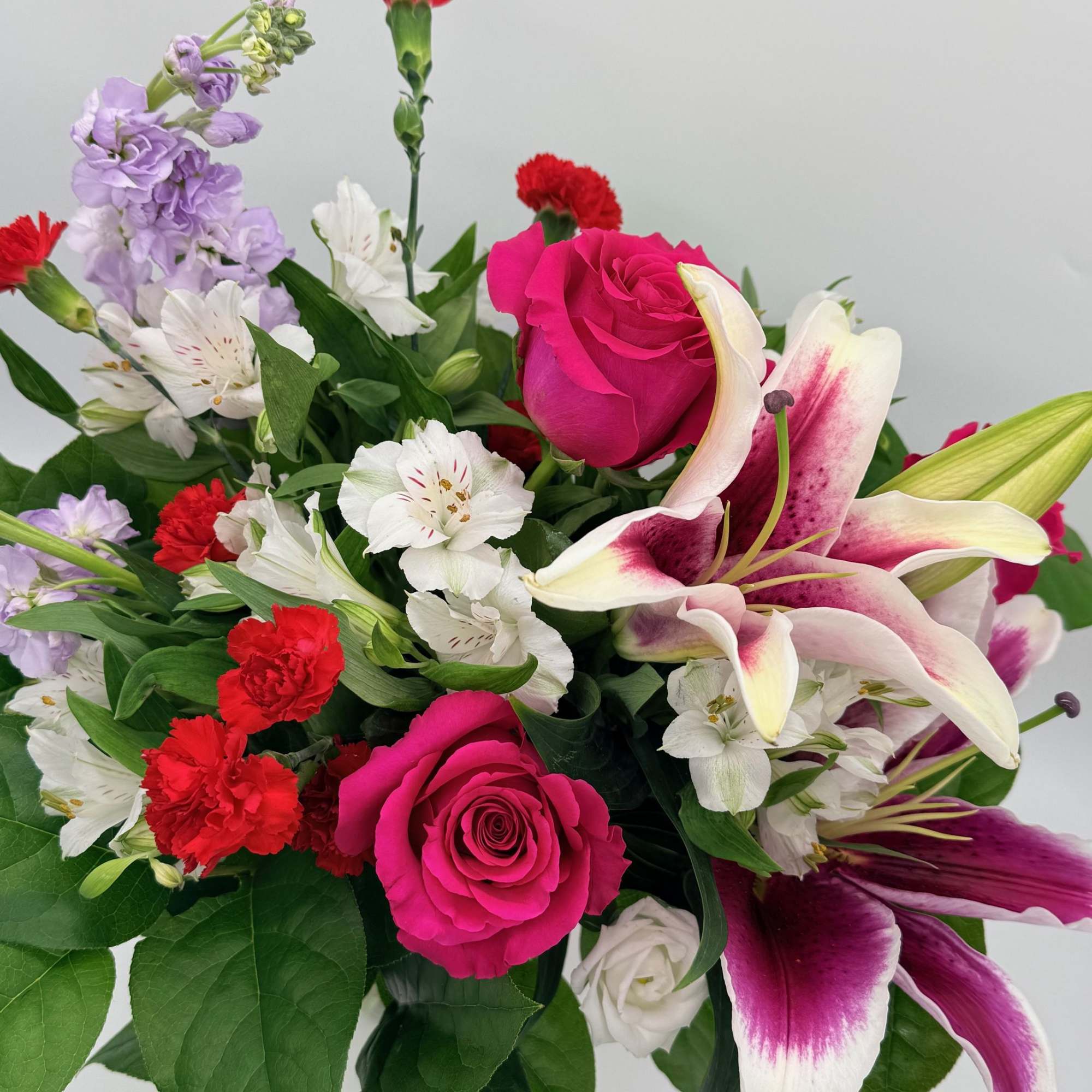 Sweet, and full of charm &mdash; Roses, delicate accent flowers, and seasonal