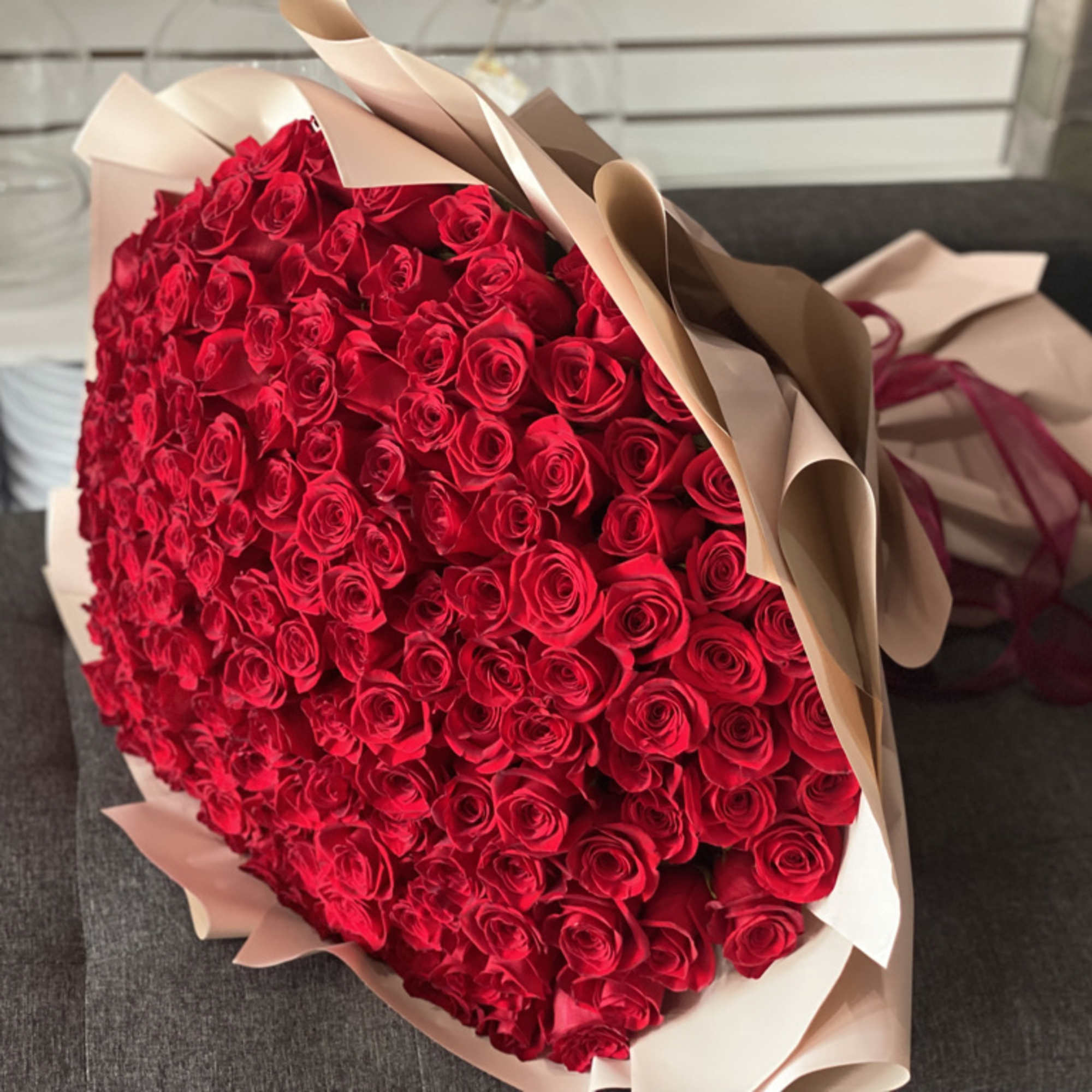 200 Red roses arrangement