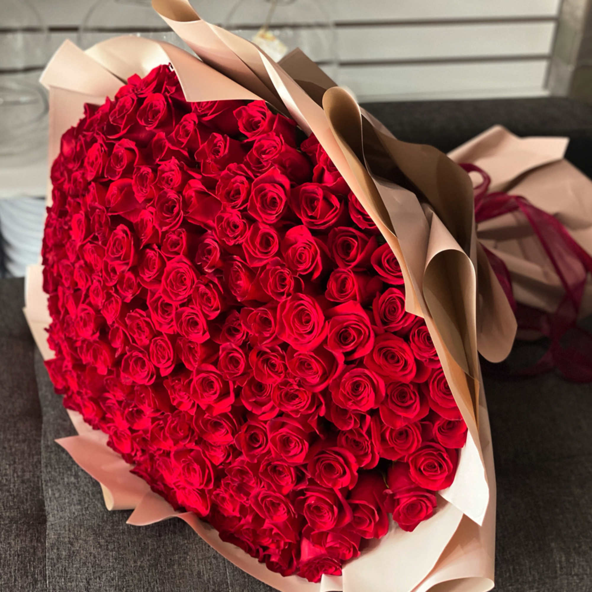 200 Red roses arrangement