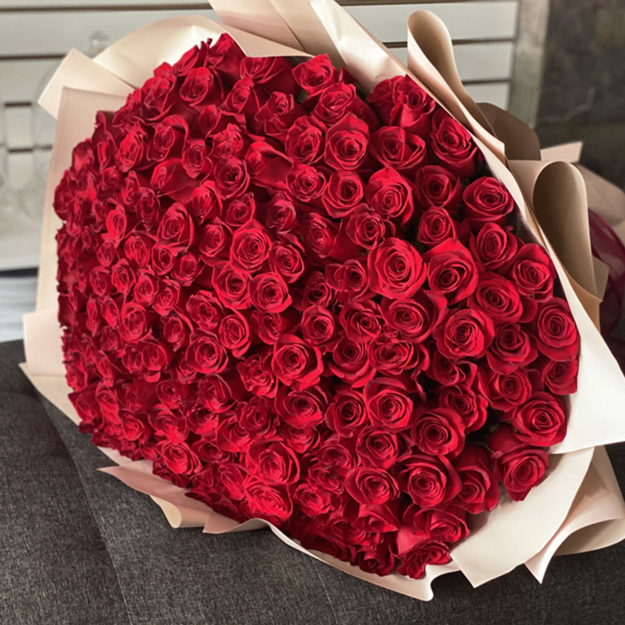 200 Red roses arrangement