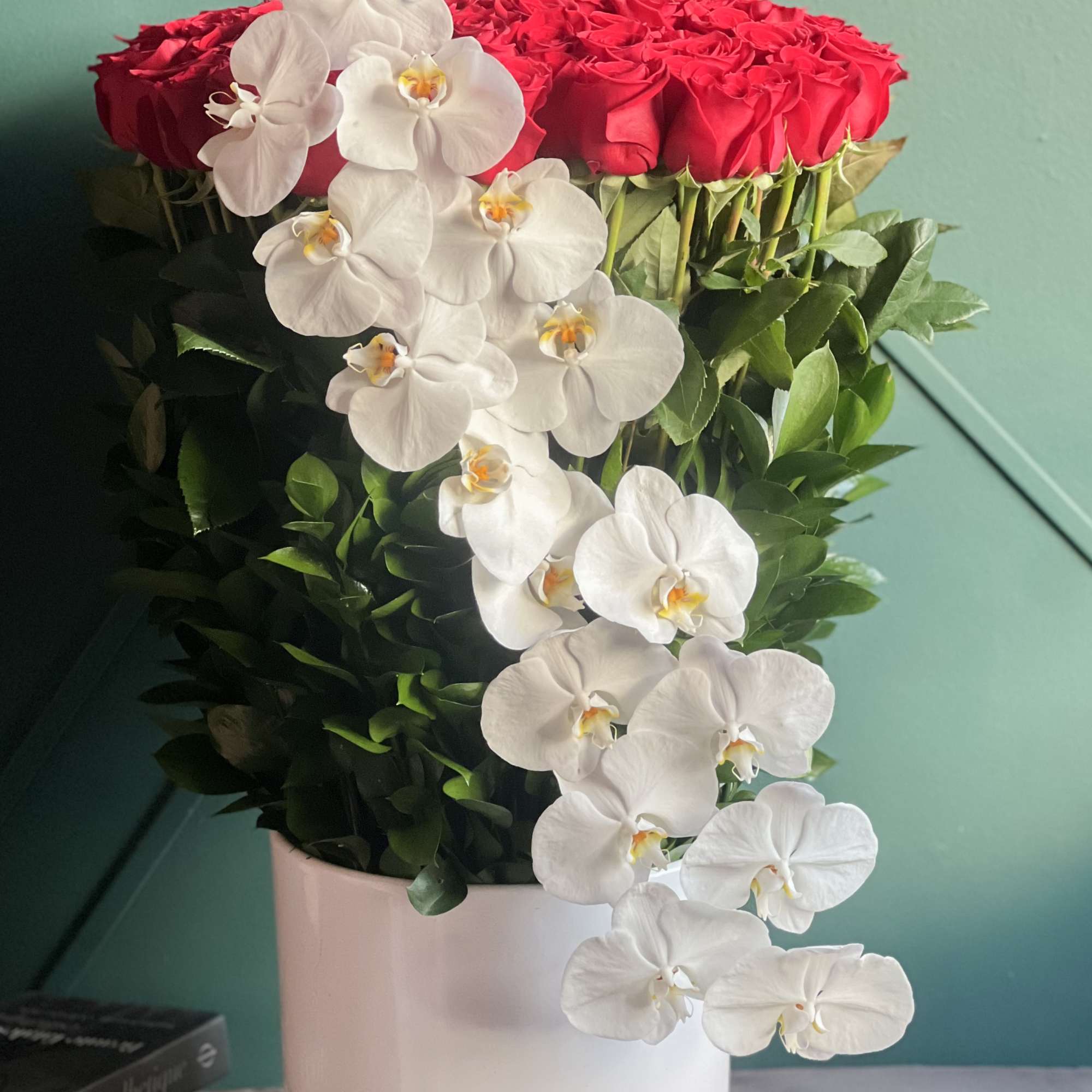 100 Long Stem Red roses in ceramic vase.

Product Details:

Luxury, tall design with