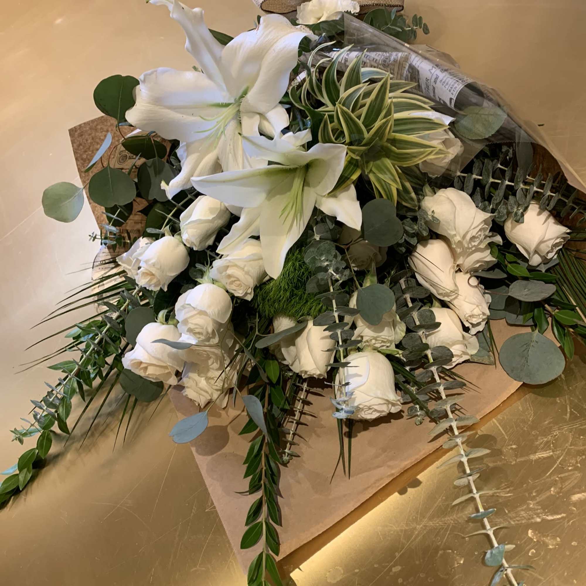 Dozen white roses in a beautiful wrapped presentacion