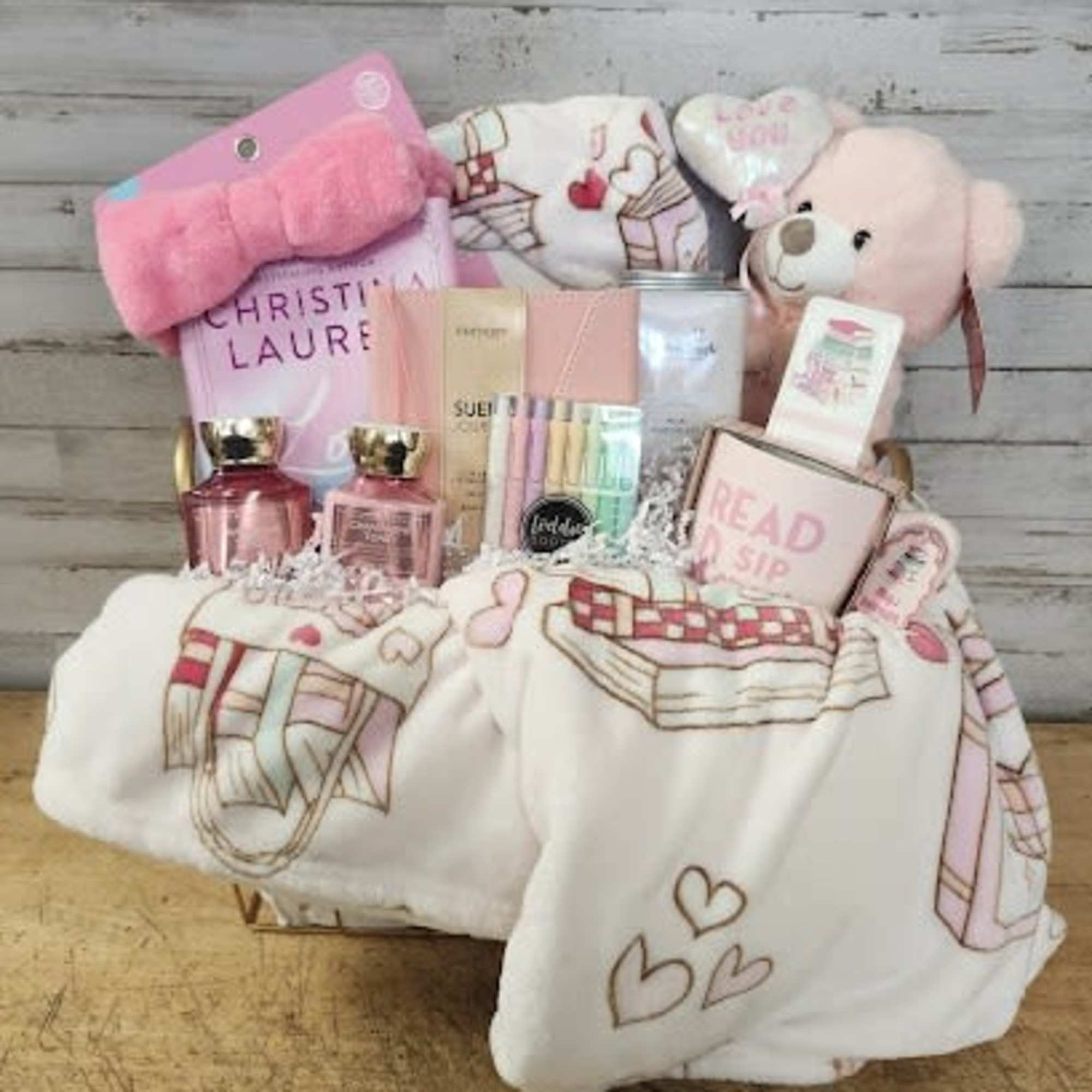 The perfect gift for the reader in your life. 

Basket Contains:
- Cozy