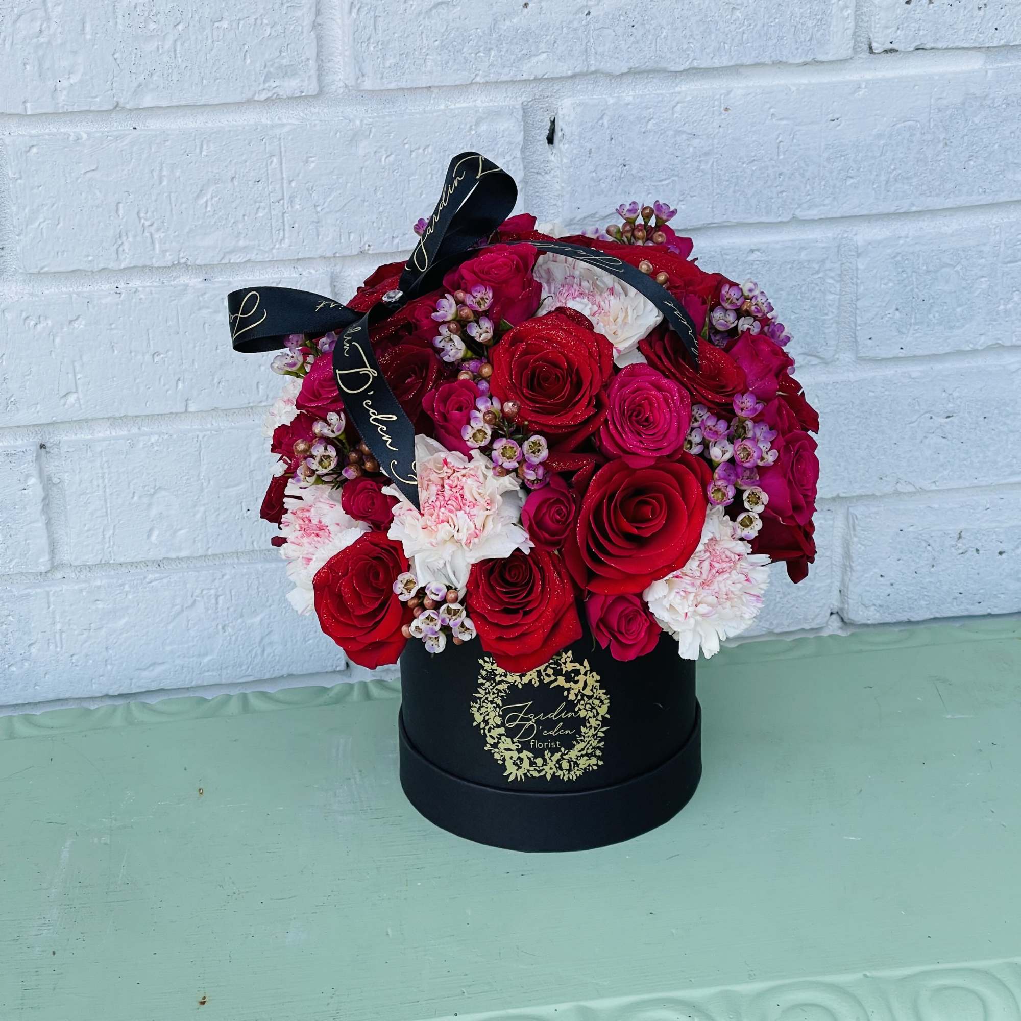 If you want something trendy this beautiful bloom box would be ideal