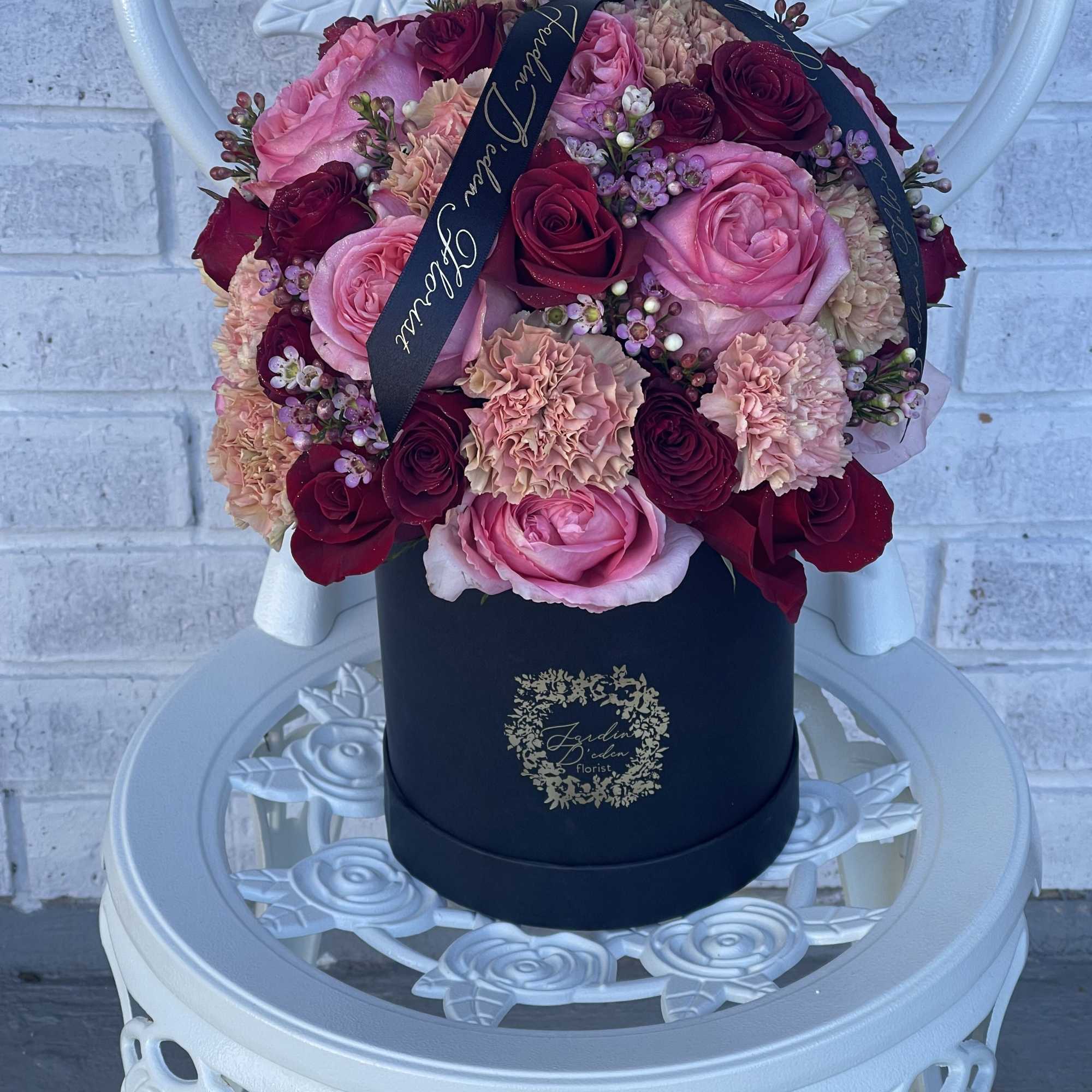 If you want something trendy this beautiful bloom box would be ideal