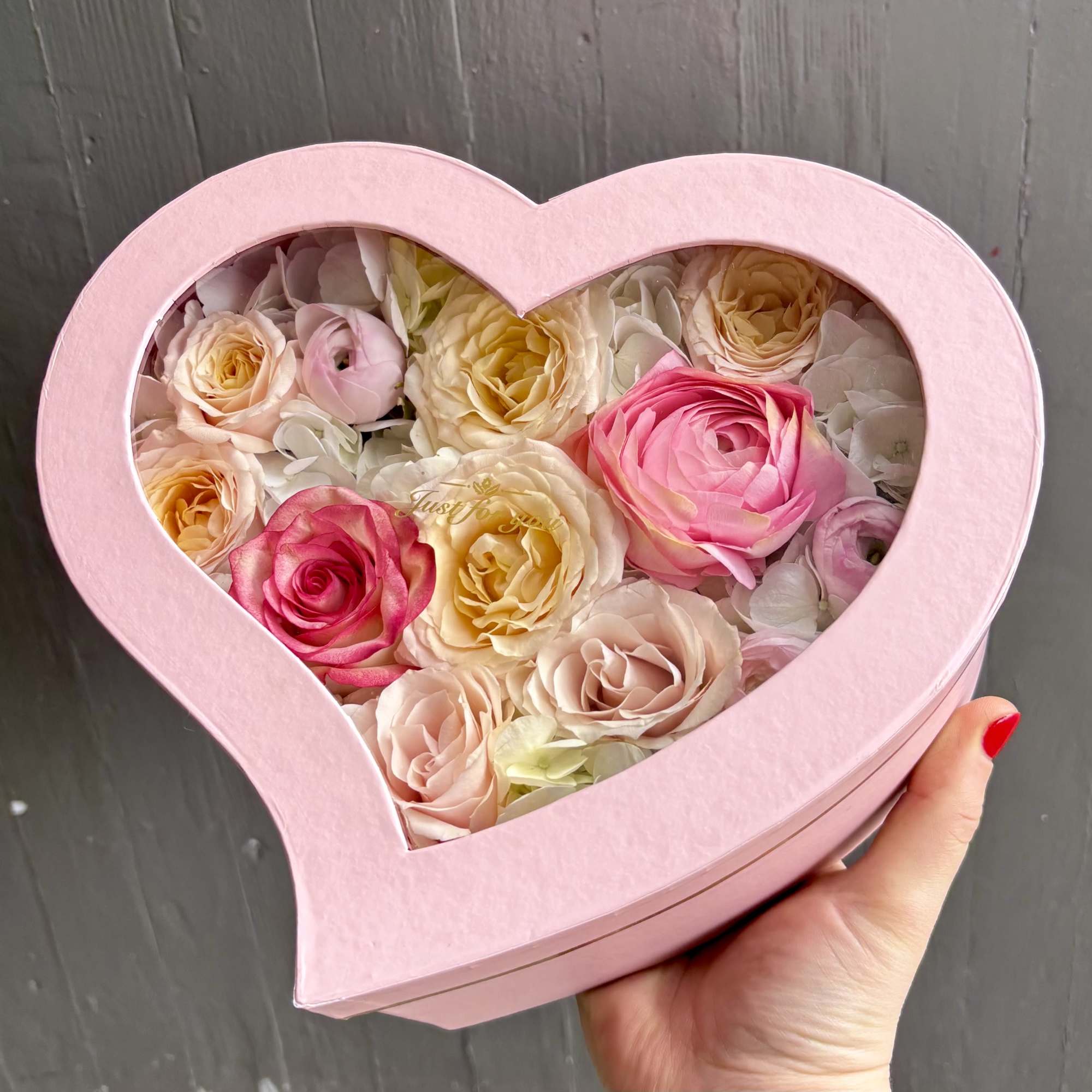 A beautiful mix of whites, peaches, and light pinks perfectly arranged in