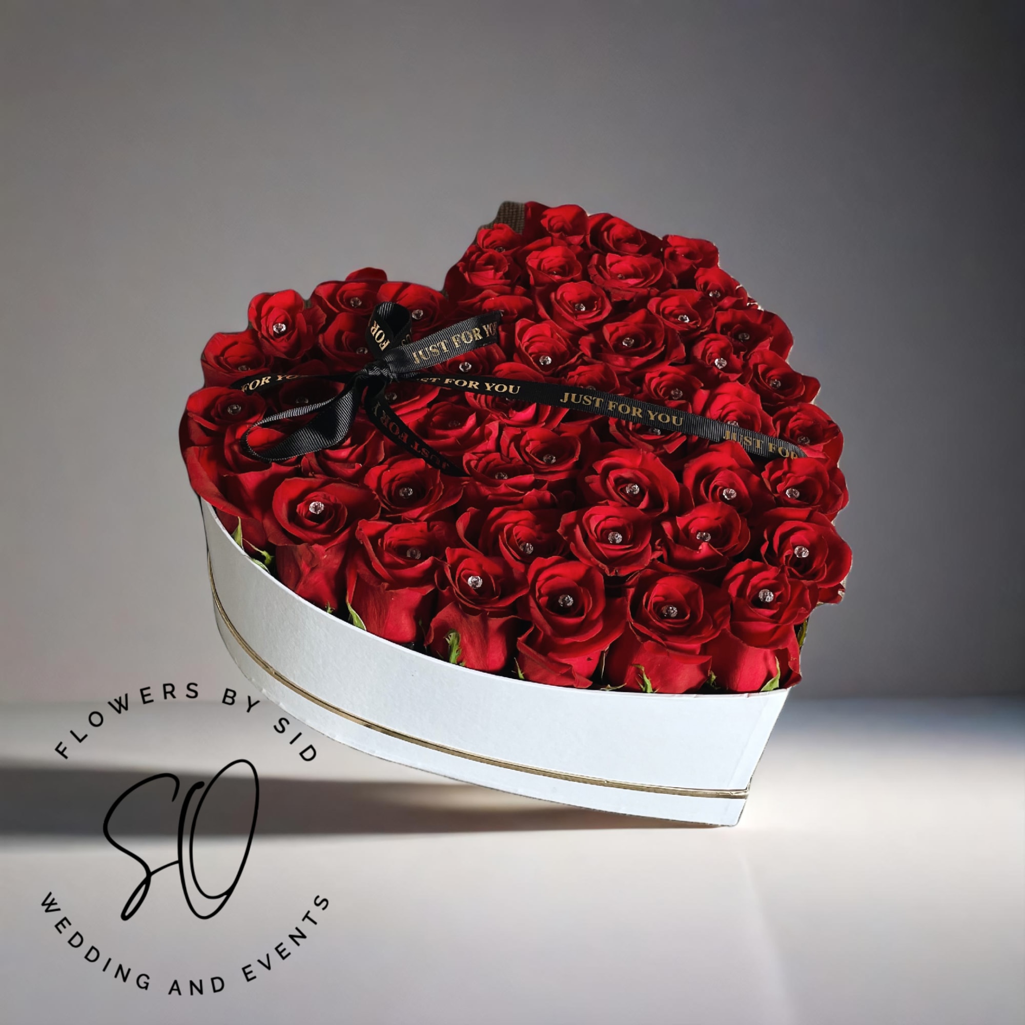 Luxury heart shaped box full of premium roses. 
Standard 28+ stems 

Deluxe-