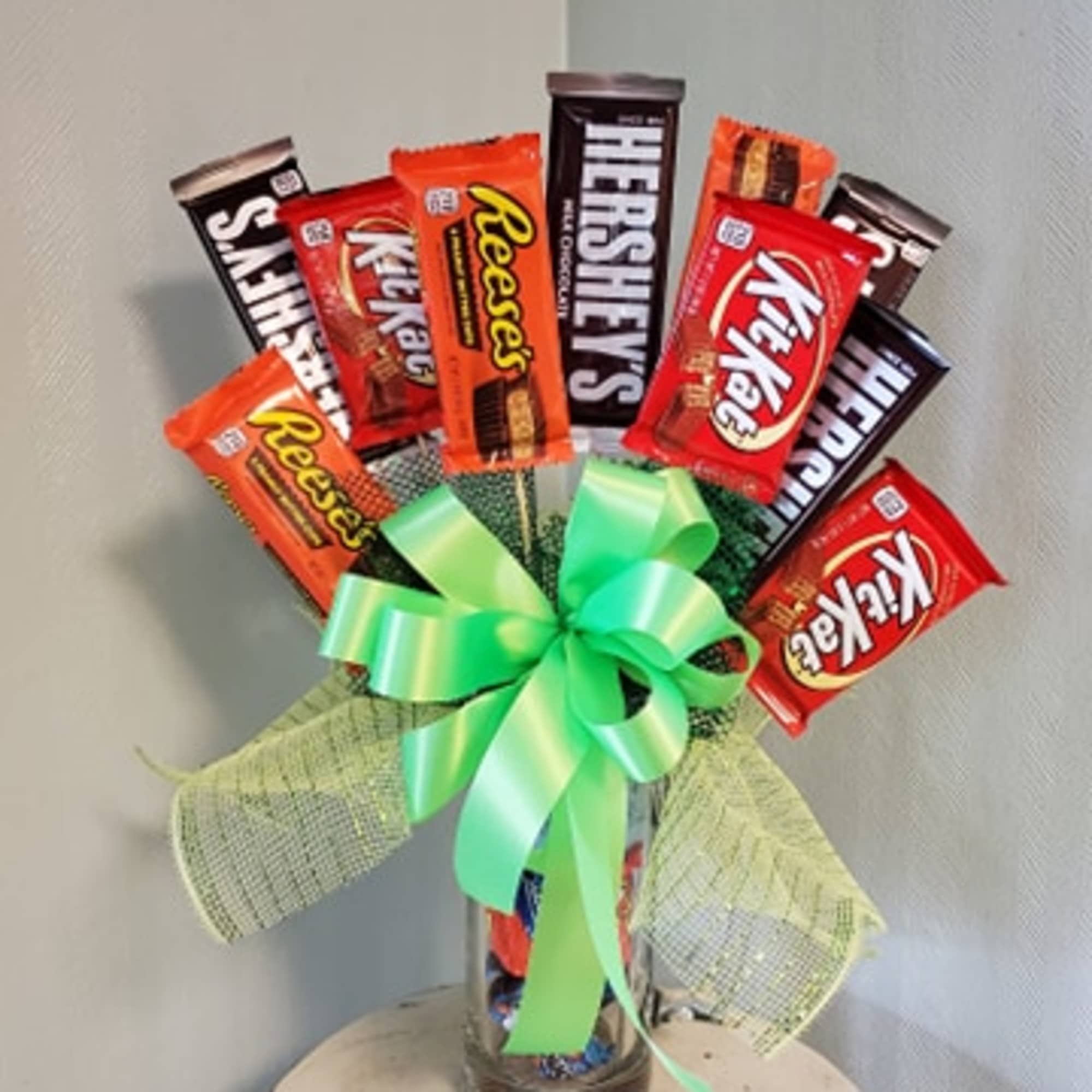 It's has 10 pieces of candy on top and a bottom filled