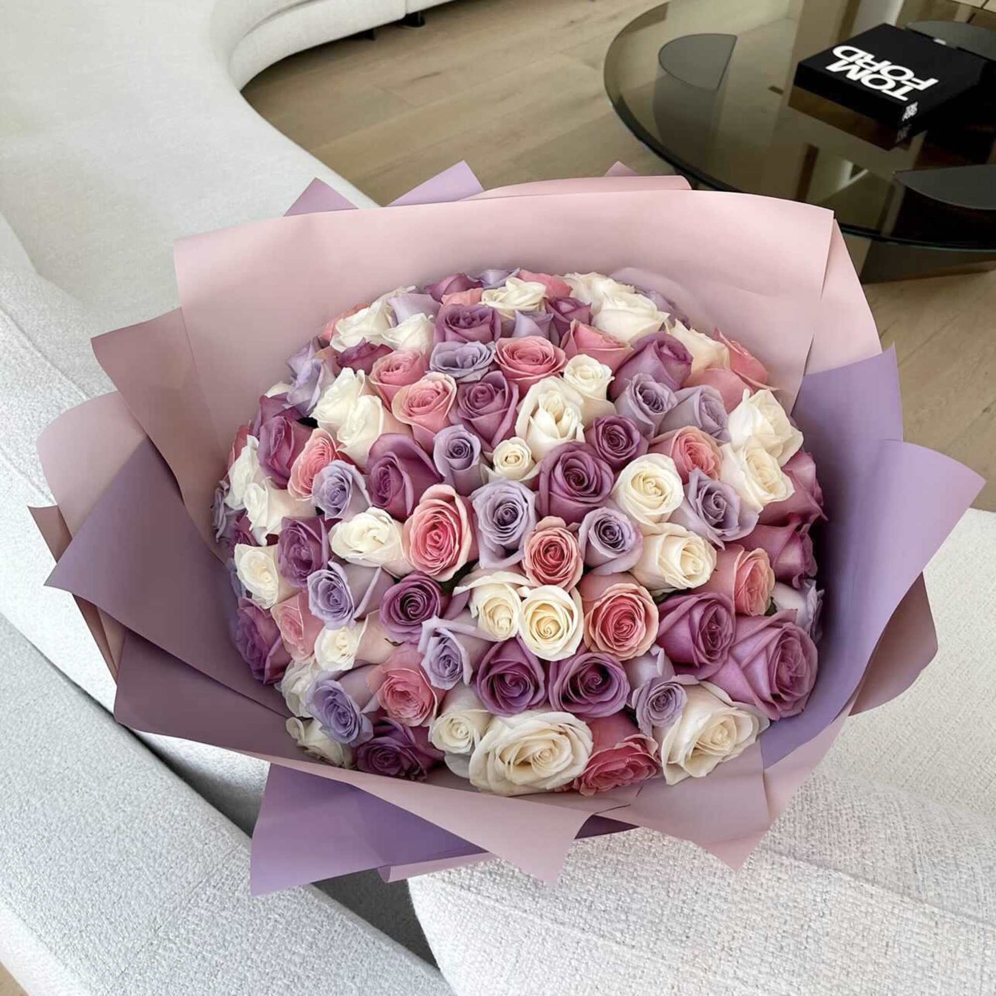 100 Premium Ecuadorian Roses 
Hand-tied Bouquet Wrapped in Korean Style Paper 

*This