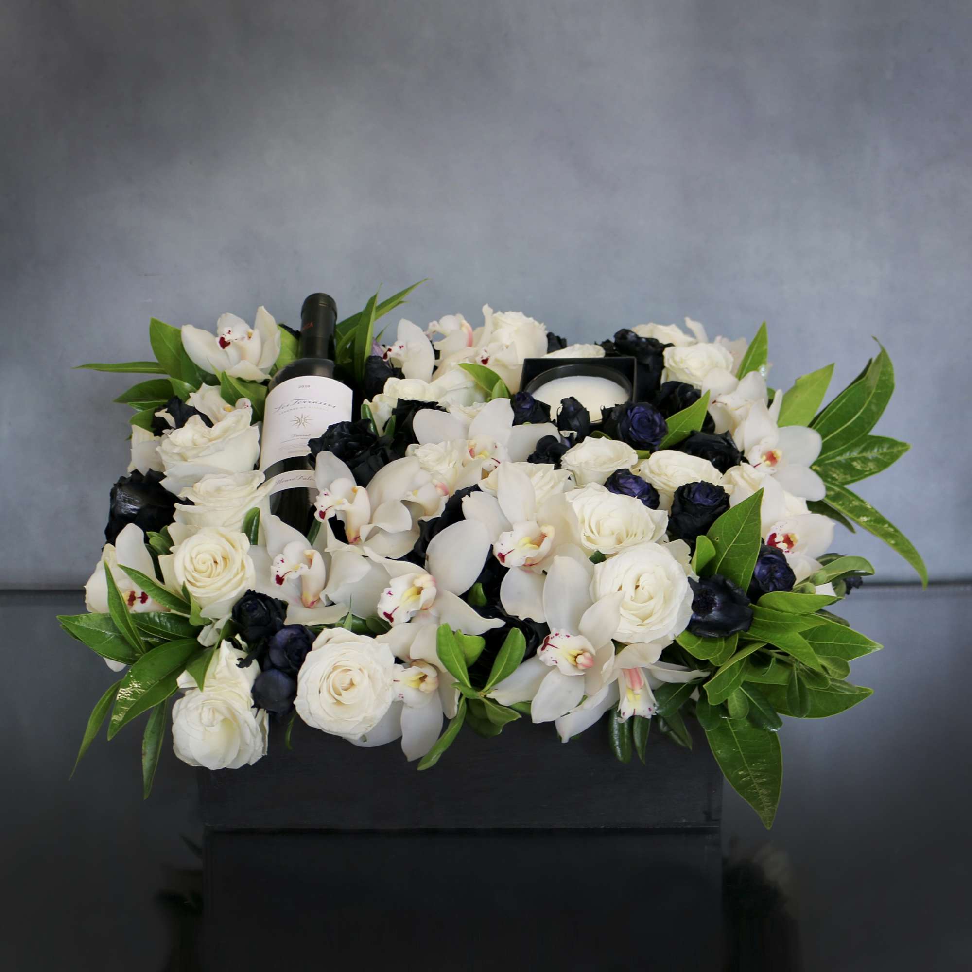 Our "Gift For You" is a classic ! Beautifully arranged with white