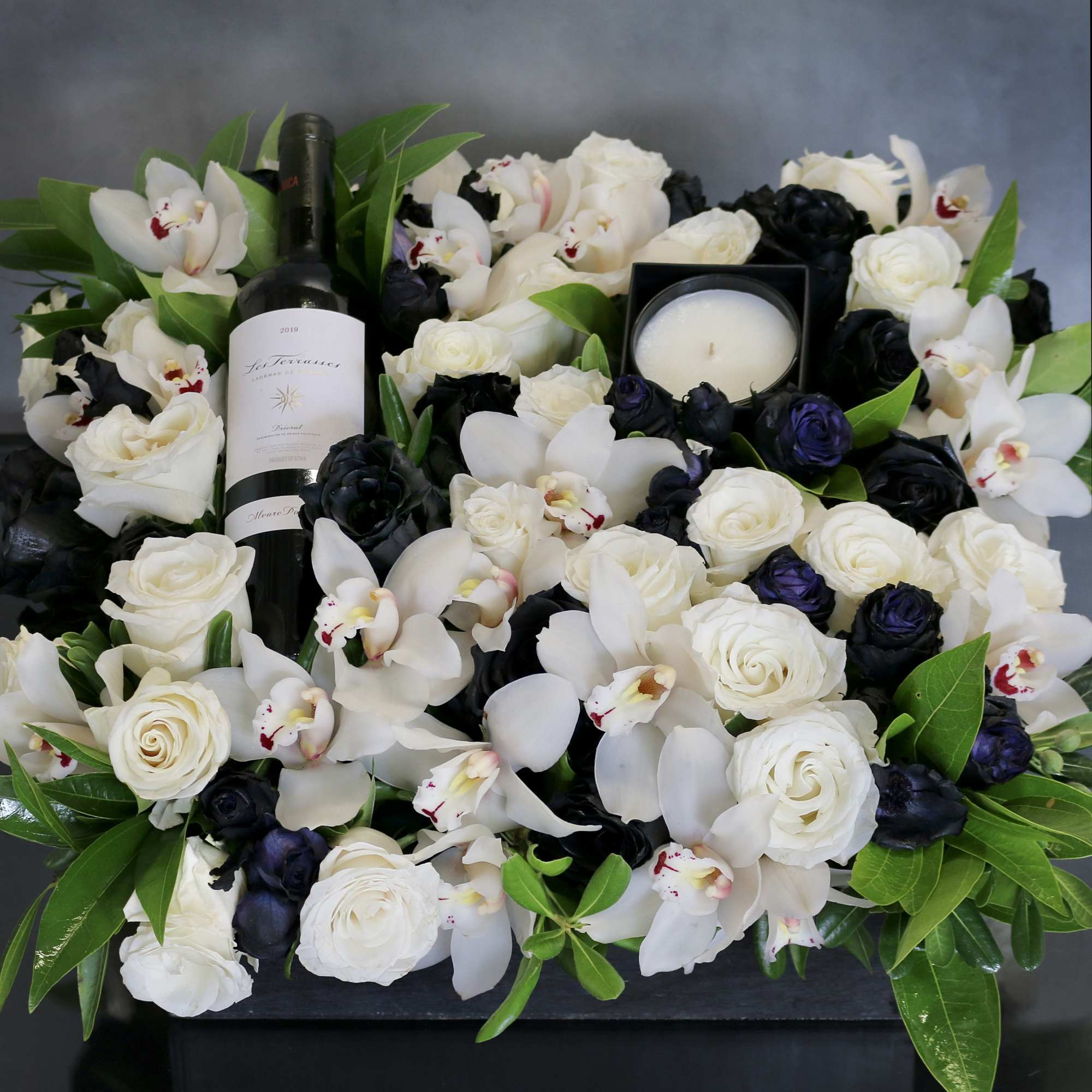 Our "Gift For You" is a classic ! Beautifully arranged with white
