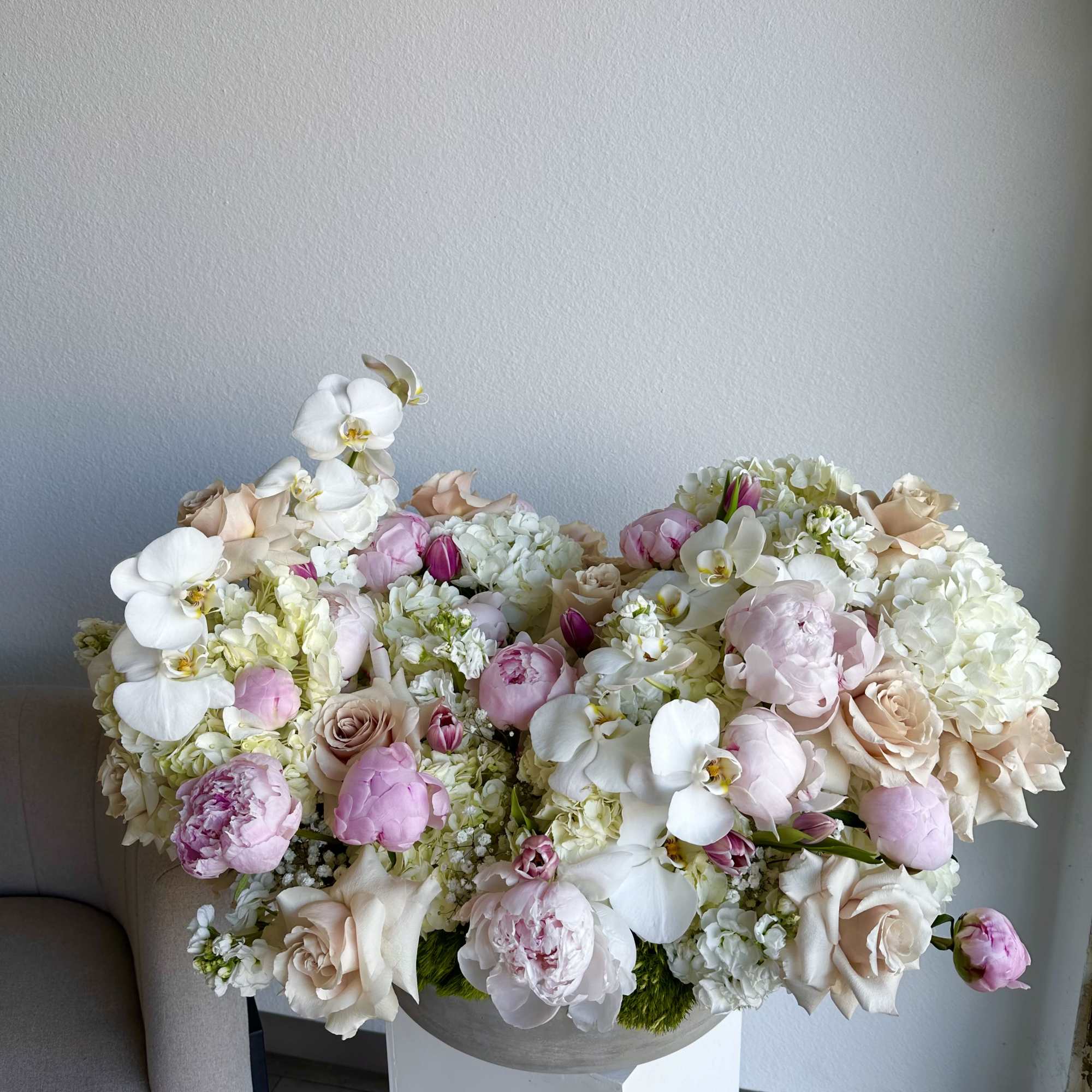 This Extra Large romantic arrangement includes roses, hydrangeas, peonies, orchids and greens.

Perfect