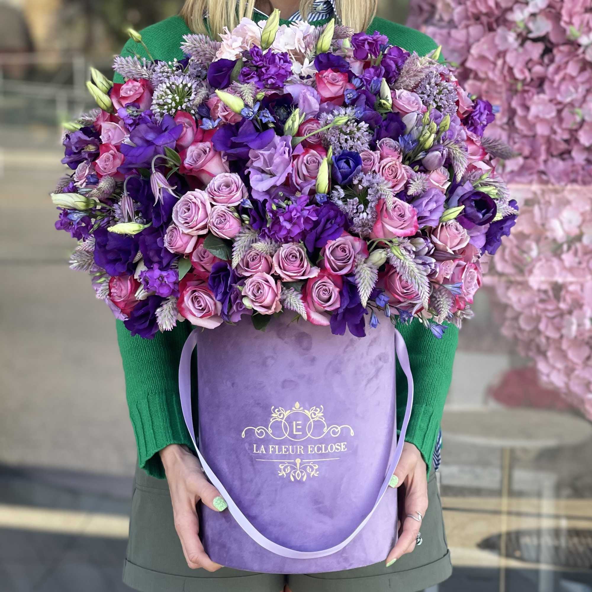 Mix of flowers in our velvet levander box 
Standard- as you see