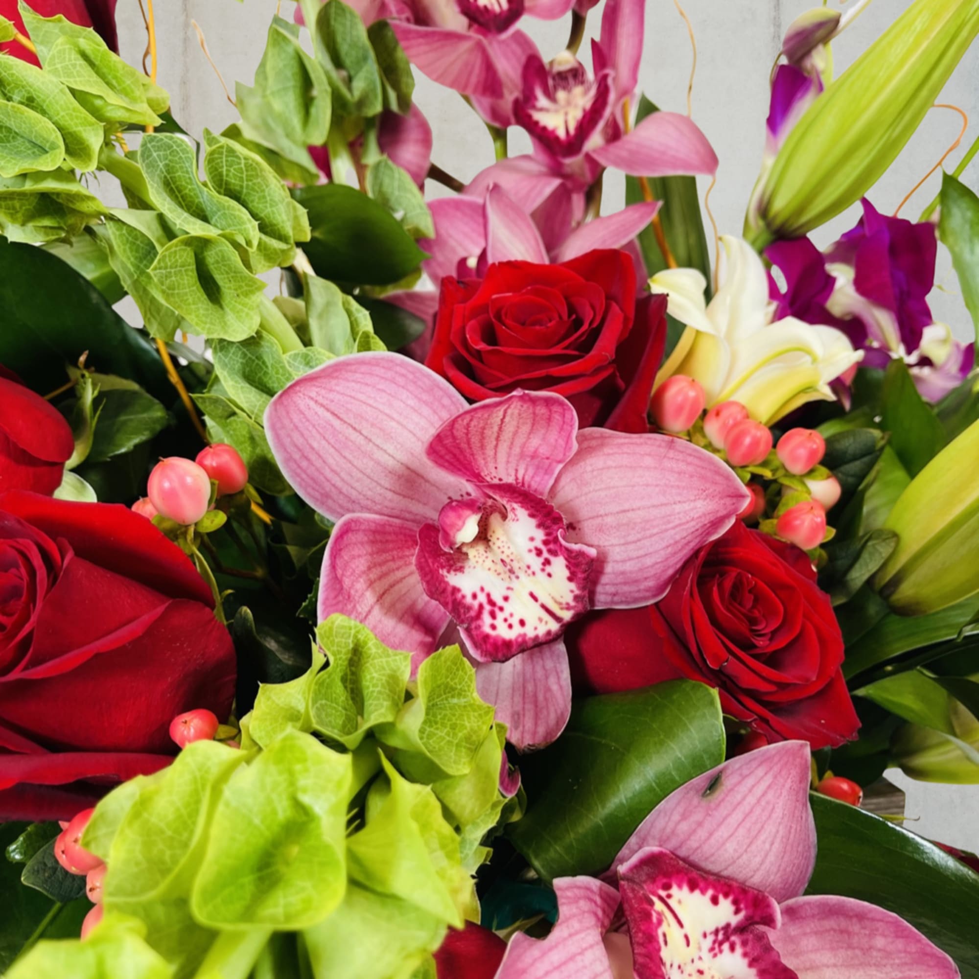 Embrace a contemporary perspective on love with our premium floral arrangement featuring