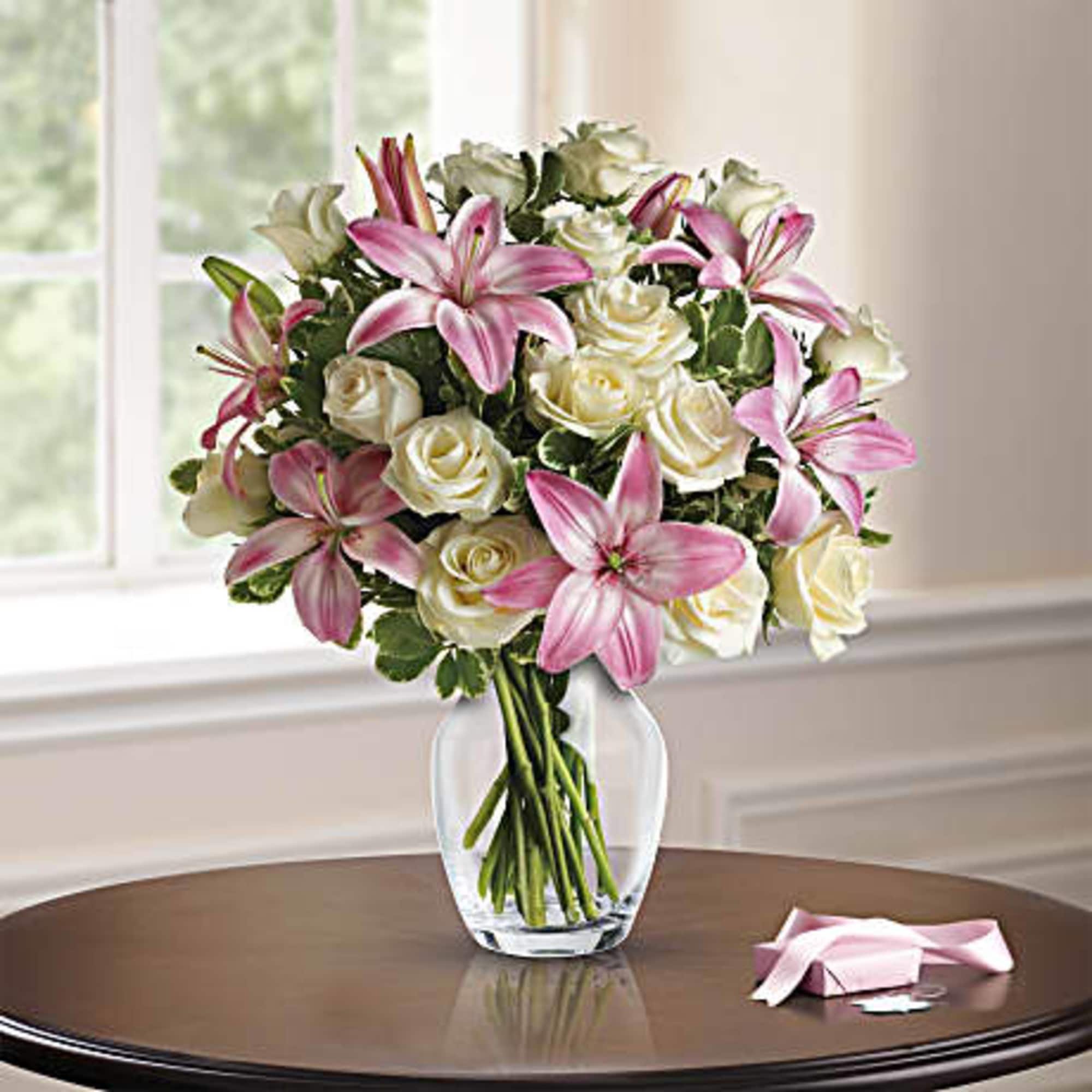 A romantic gift like this one is always appreciated. An eye-catching display