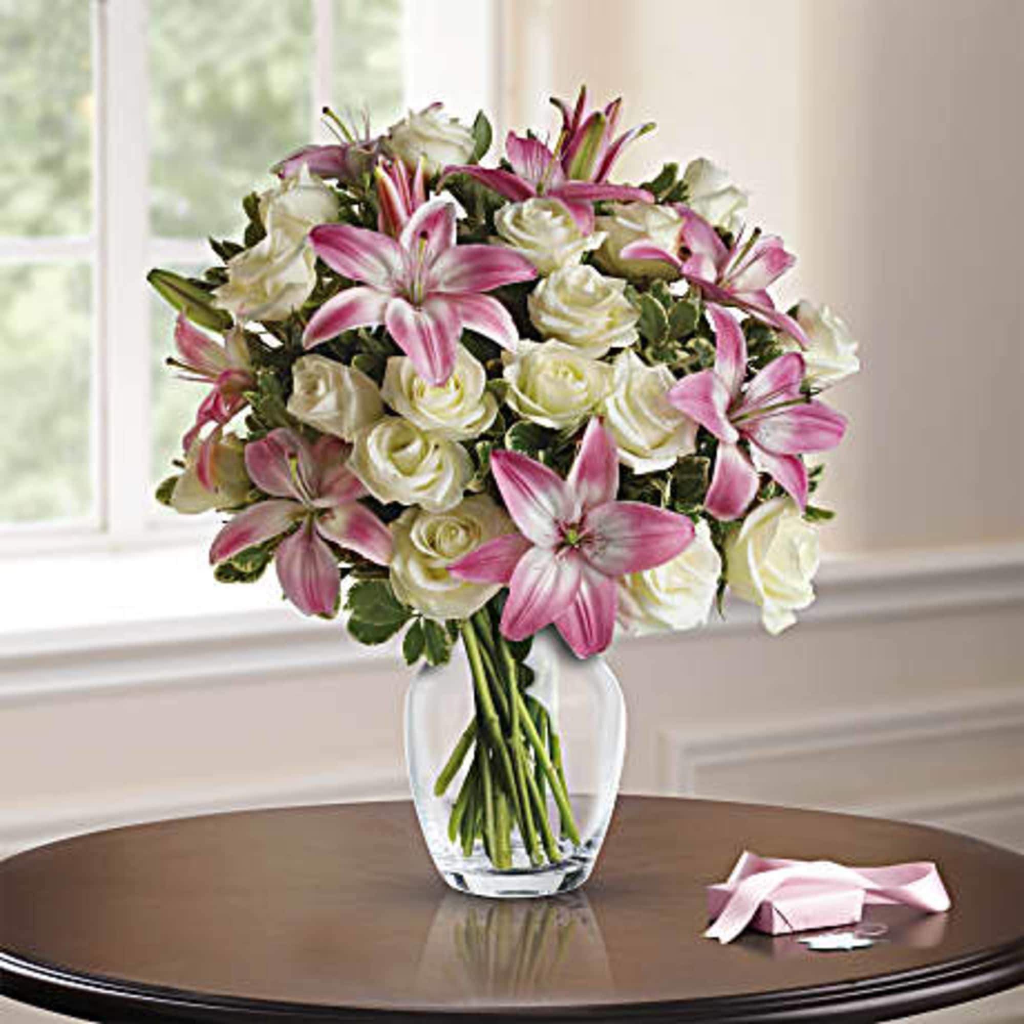 A romantic gift like this one is always appreciated. An eye-catching display