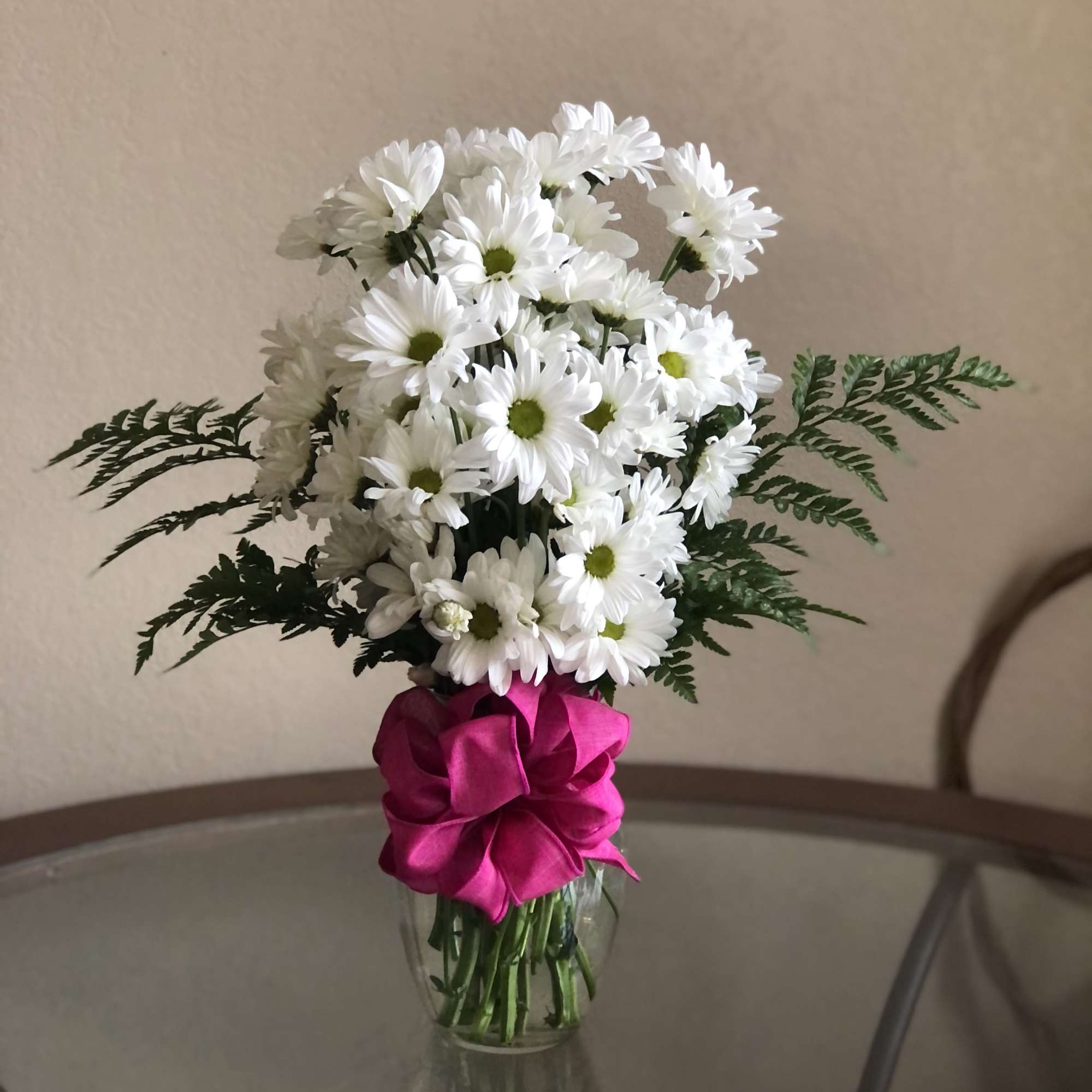 A fresh daisy mix! Daisy Cushions, daisy pomp's and/or blacked eyes, all