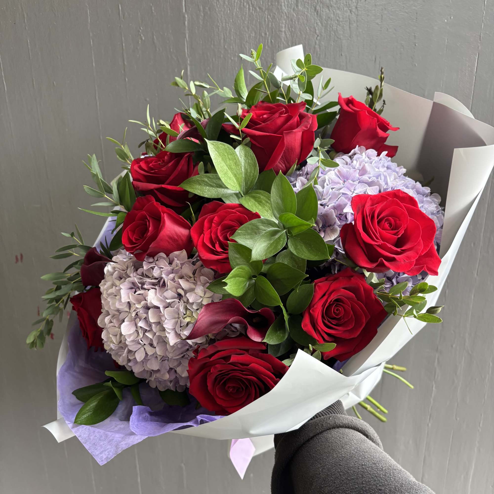 A bouquet that perfectly portrays love and devotion. A mix of velvet