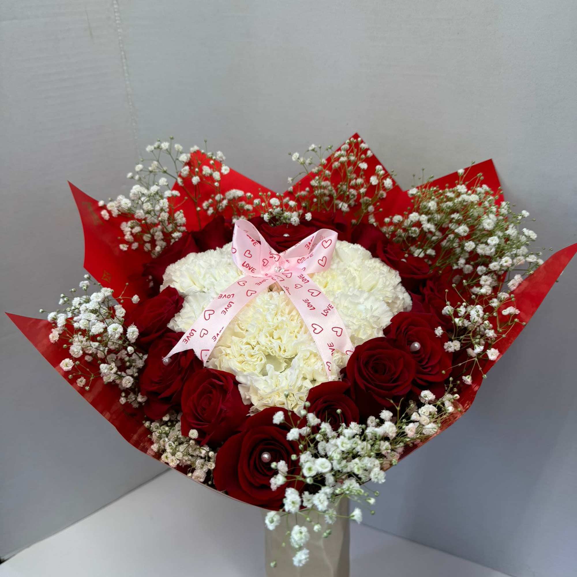 Express your love and gratitude with this elegant and romantic bouquet with