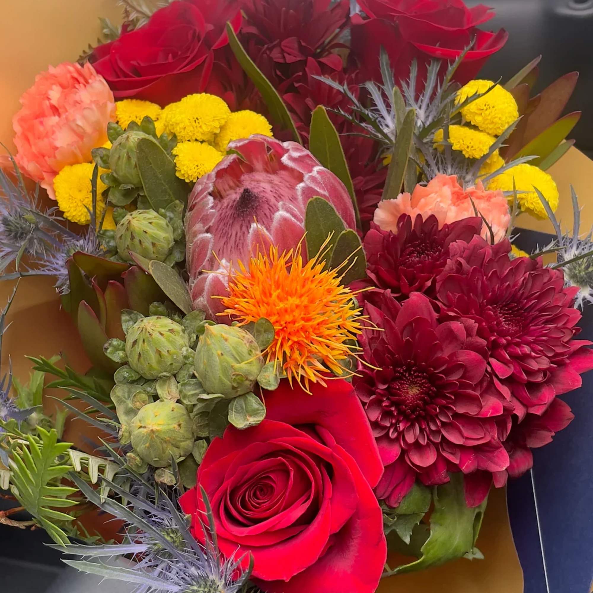 In colorful tones, the custom made Flower Bouquet is every ones favorite!