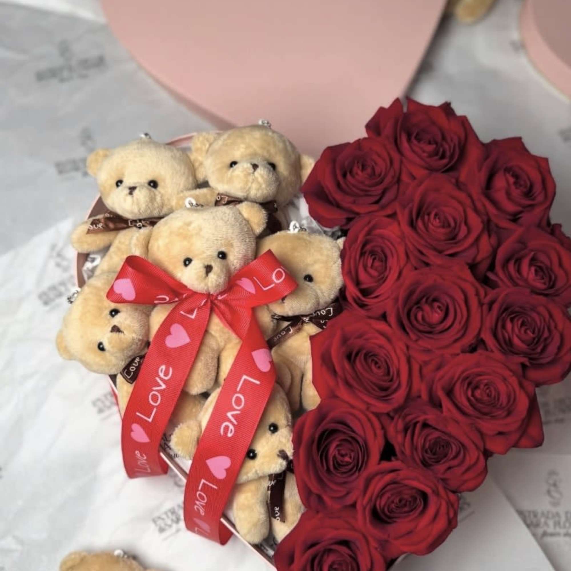 Heart-shaped box with the freshest roses, adorn it, indicate in special instructions