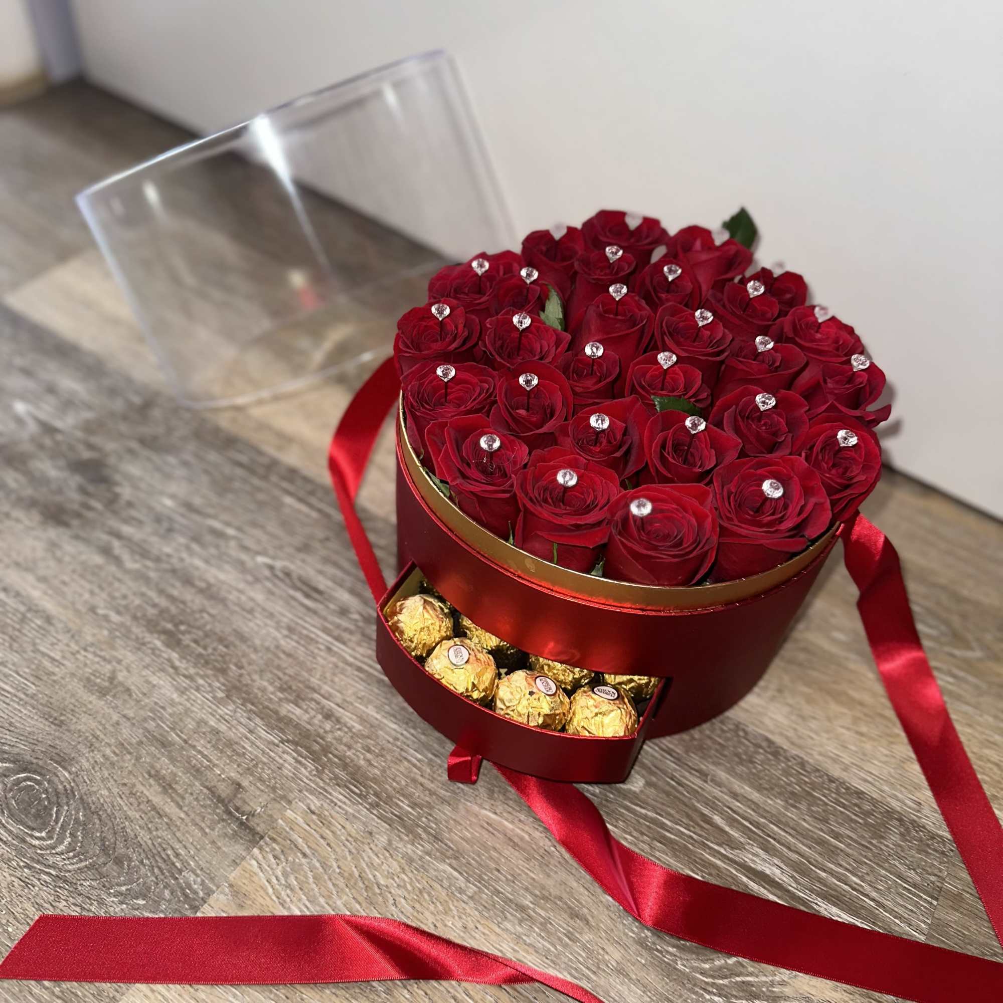 . RED ACRYLIC BOX WITH NATURAL AND FERREROS ROSES. (NOTICE!!! WE WILL