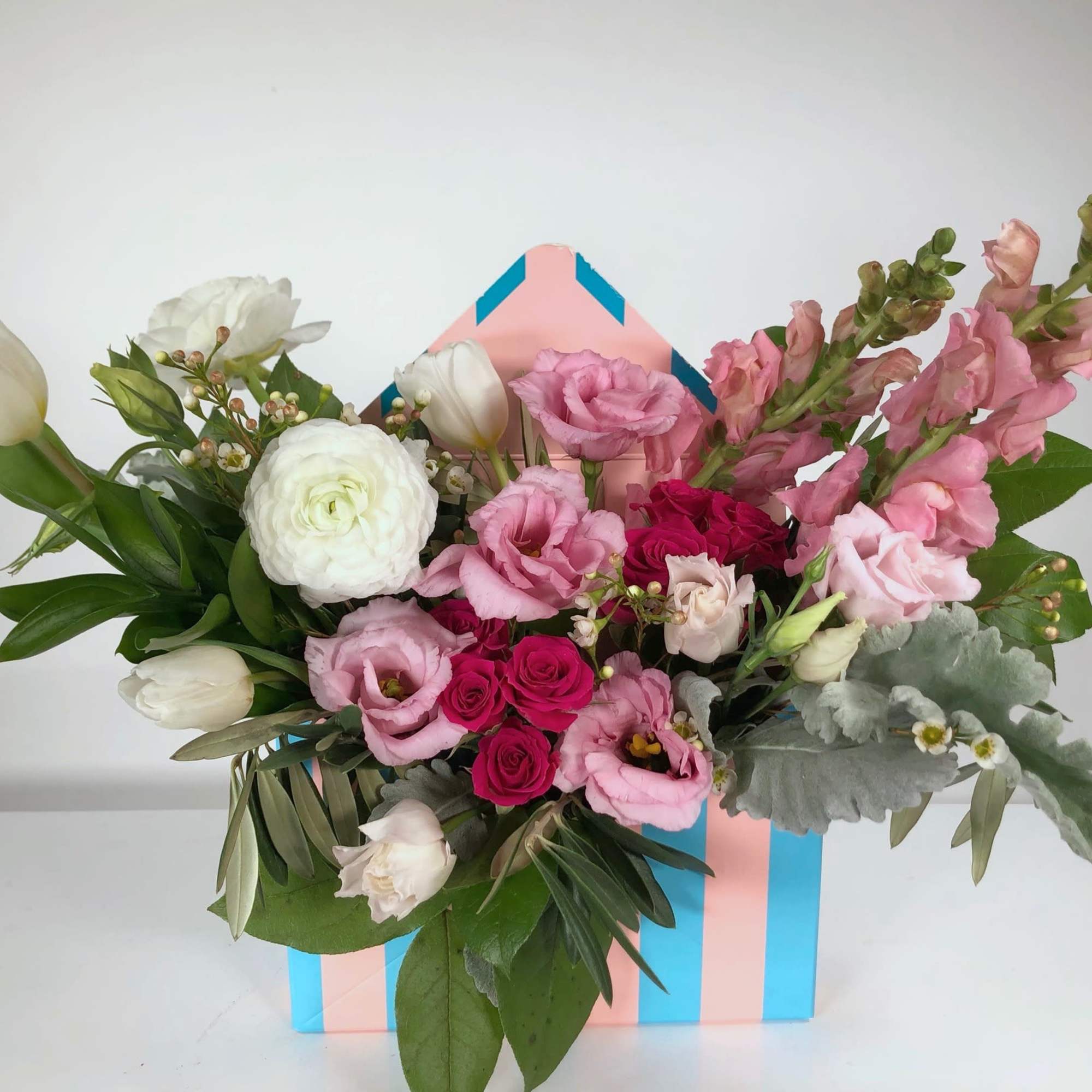 Send your love ones a special Love Note filled with flowers. 