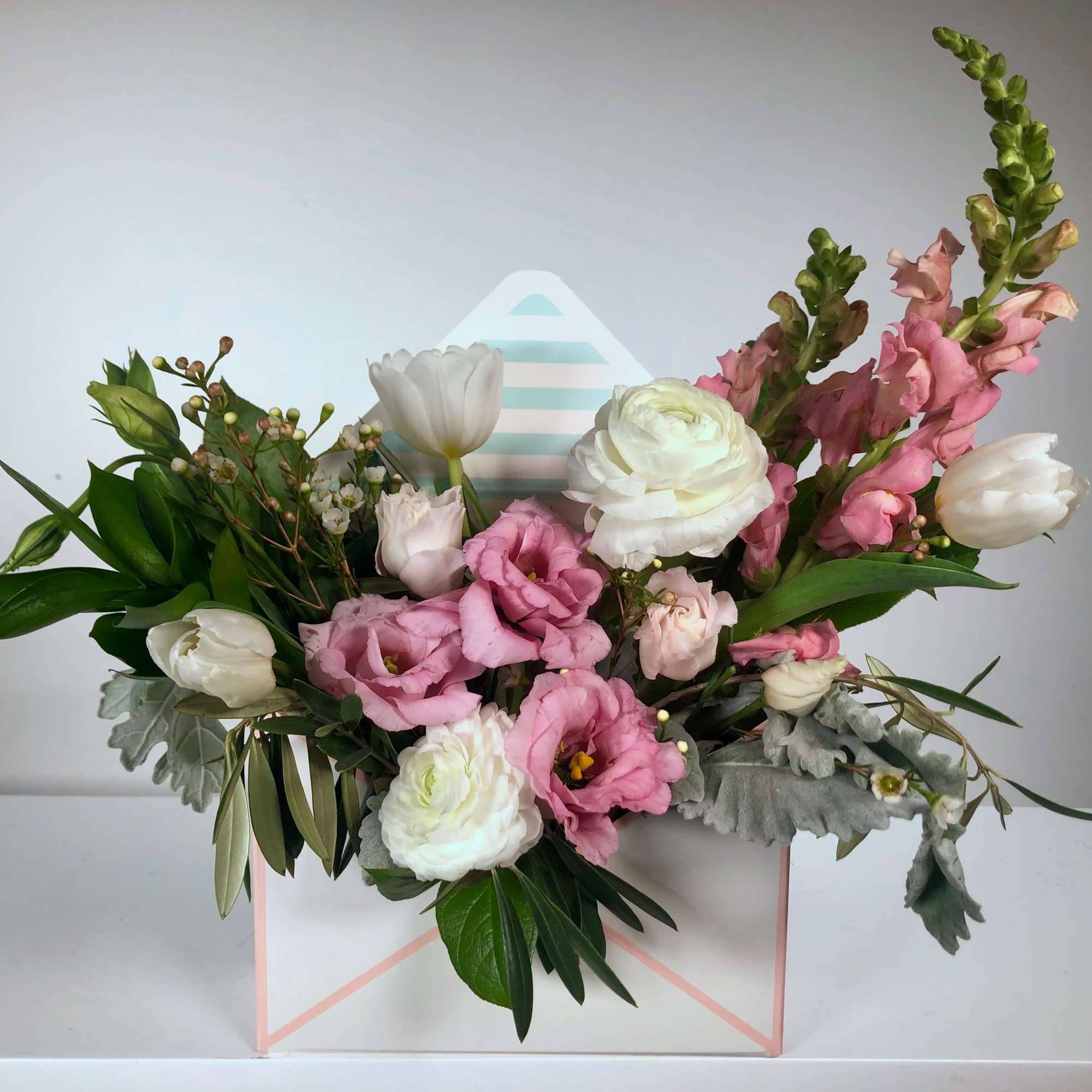 Send your love ones a special Love Note filled with flowers. 