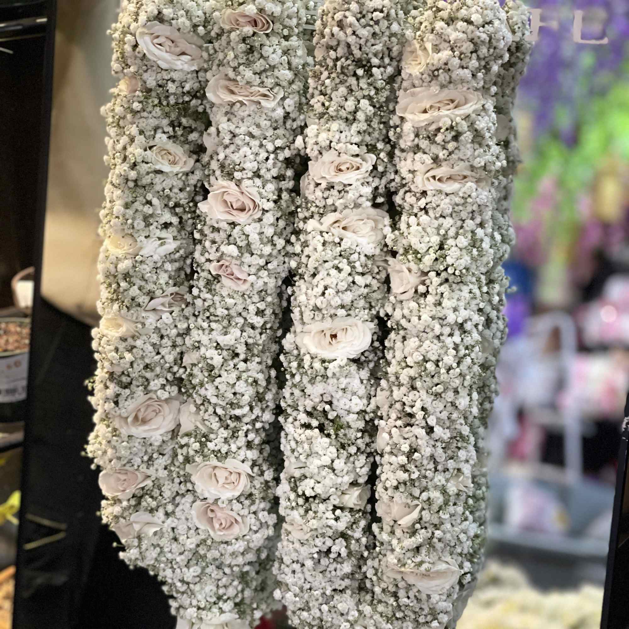 Our Heavenly Grace Garland is a stunning combination of pure white baby&rsquo;s