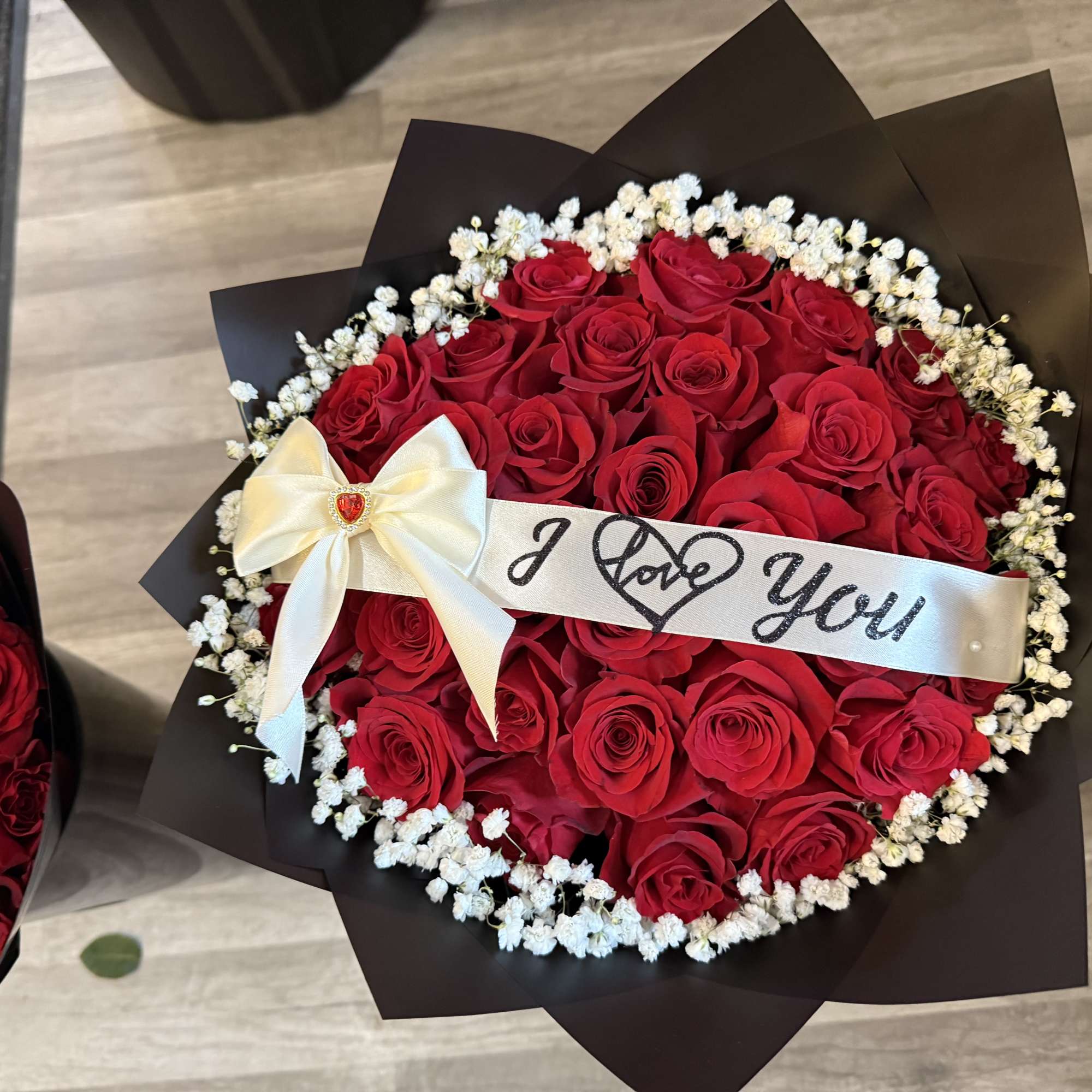20 Amazing red roses  bouquet with a costume ribbon it can