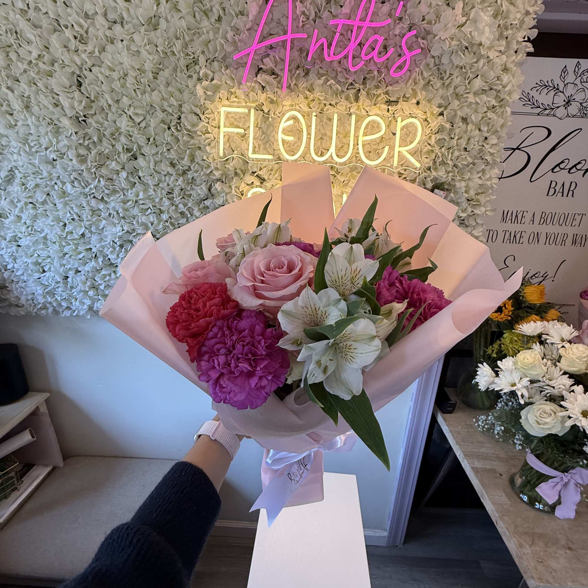 Mix Flowers Bouquet, perfect for any occasion. full of colors and fresh