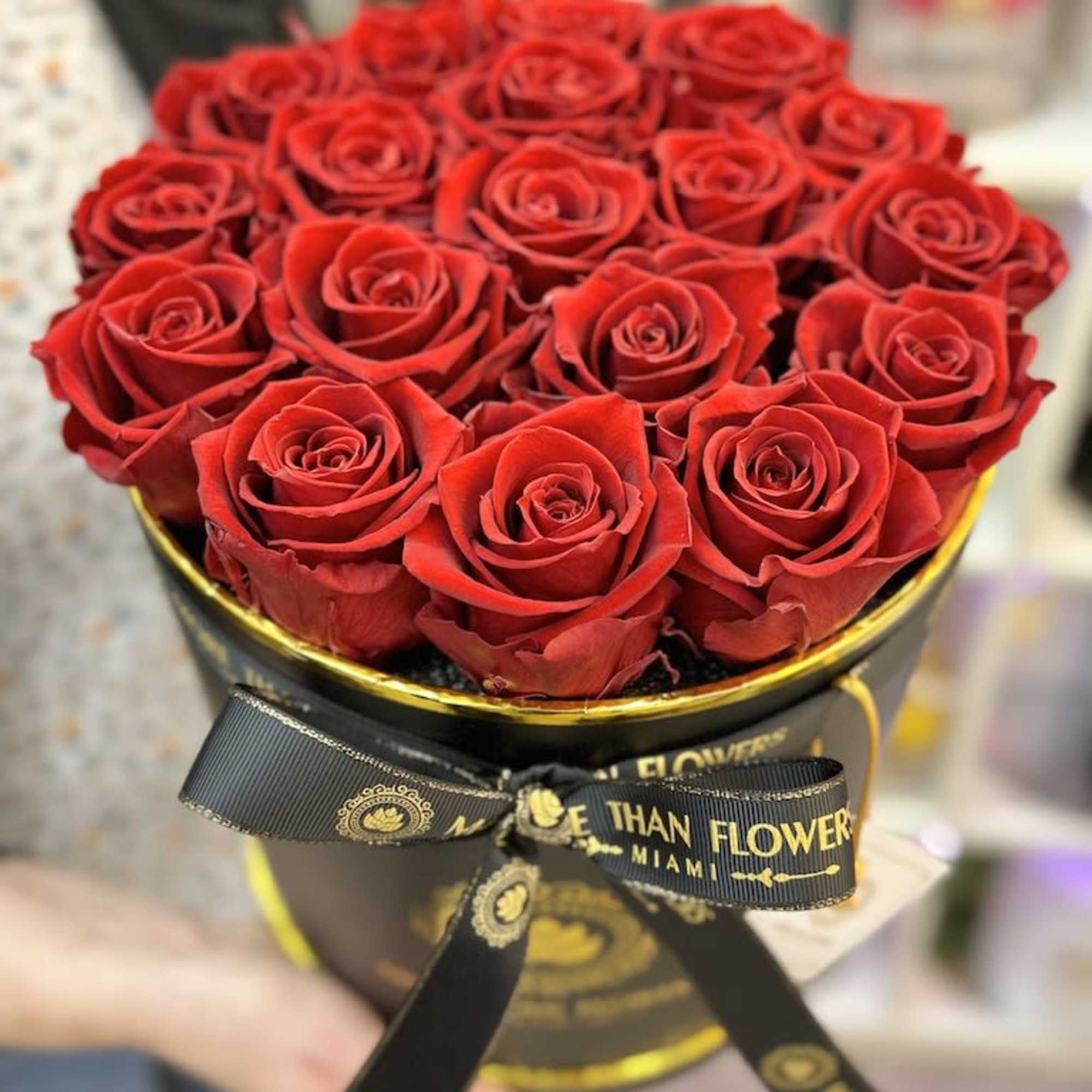 Round Box Eternal Roses: We stopped the clock for our preserved roses