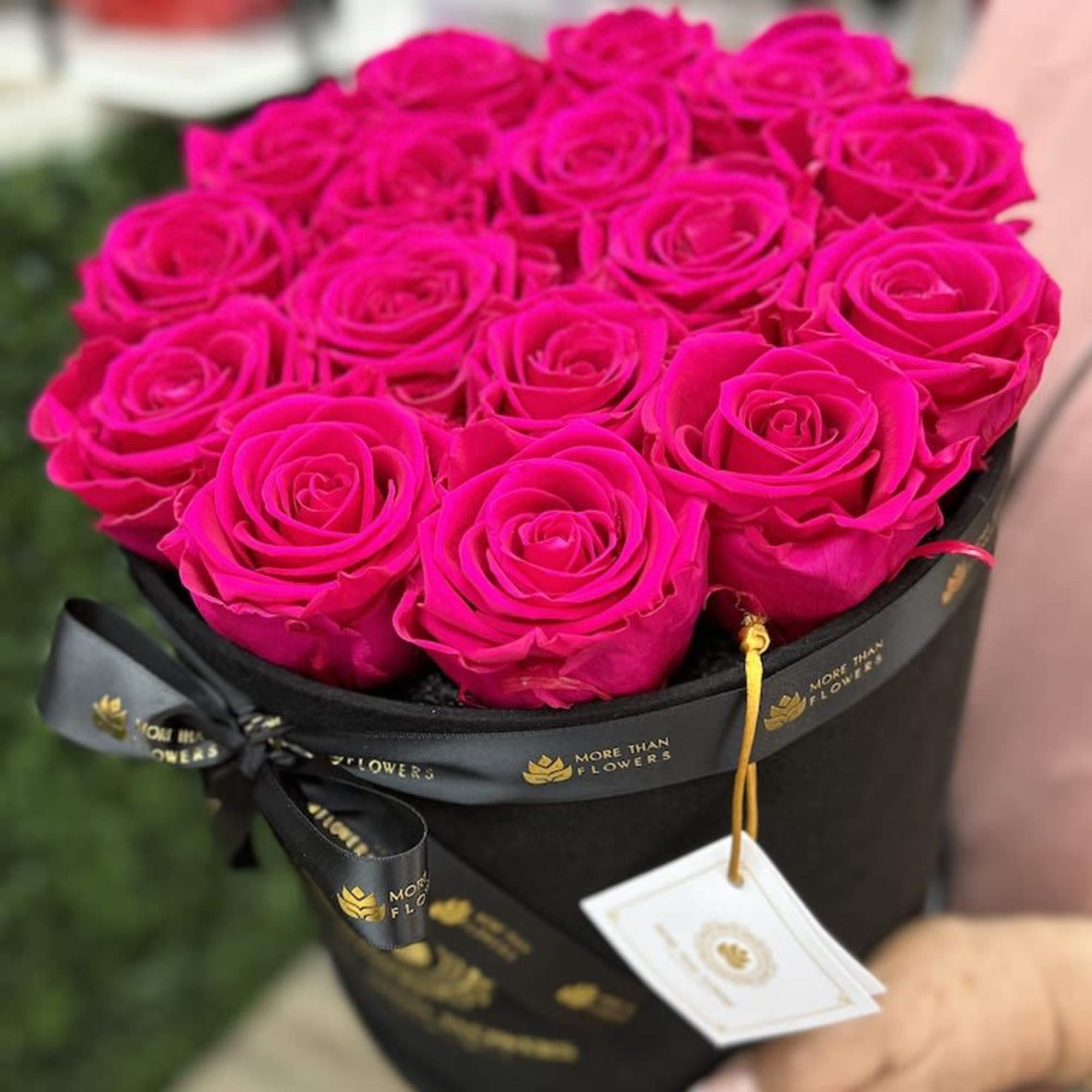 Round Box Eternal Roses: We stopped the clock for our preserved roses