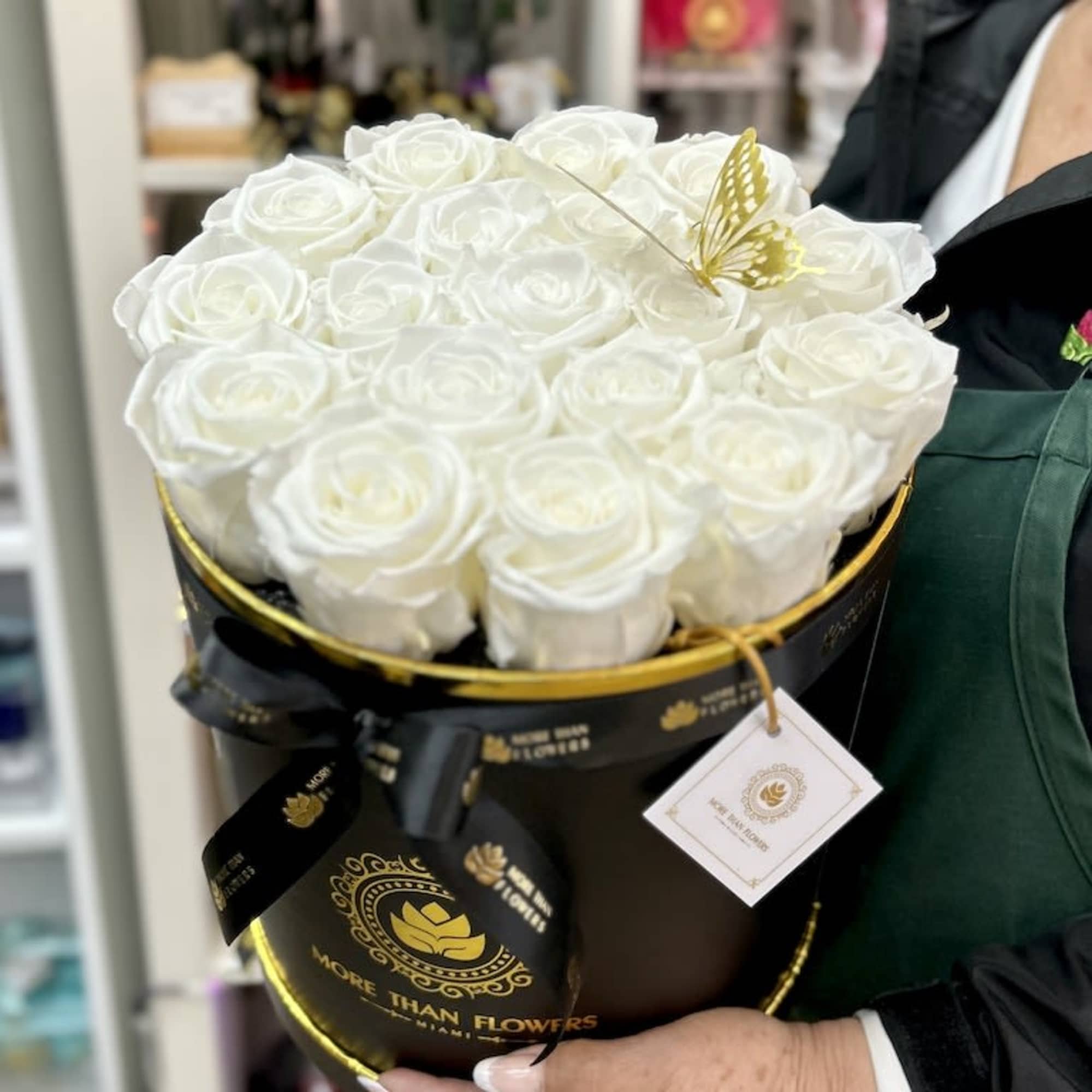 Round Box Eternal Roses: We stopped the clock for our preserved roses
