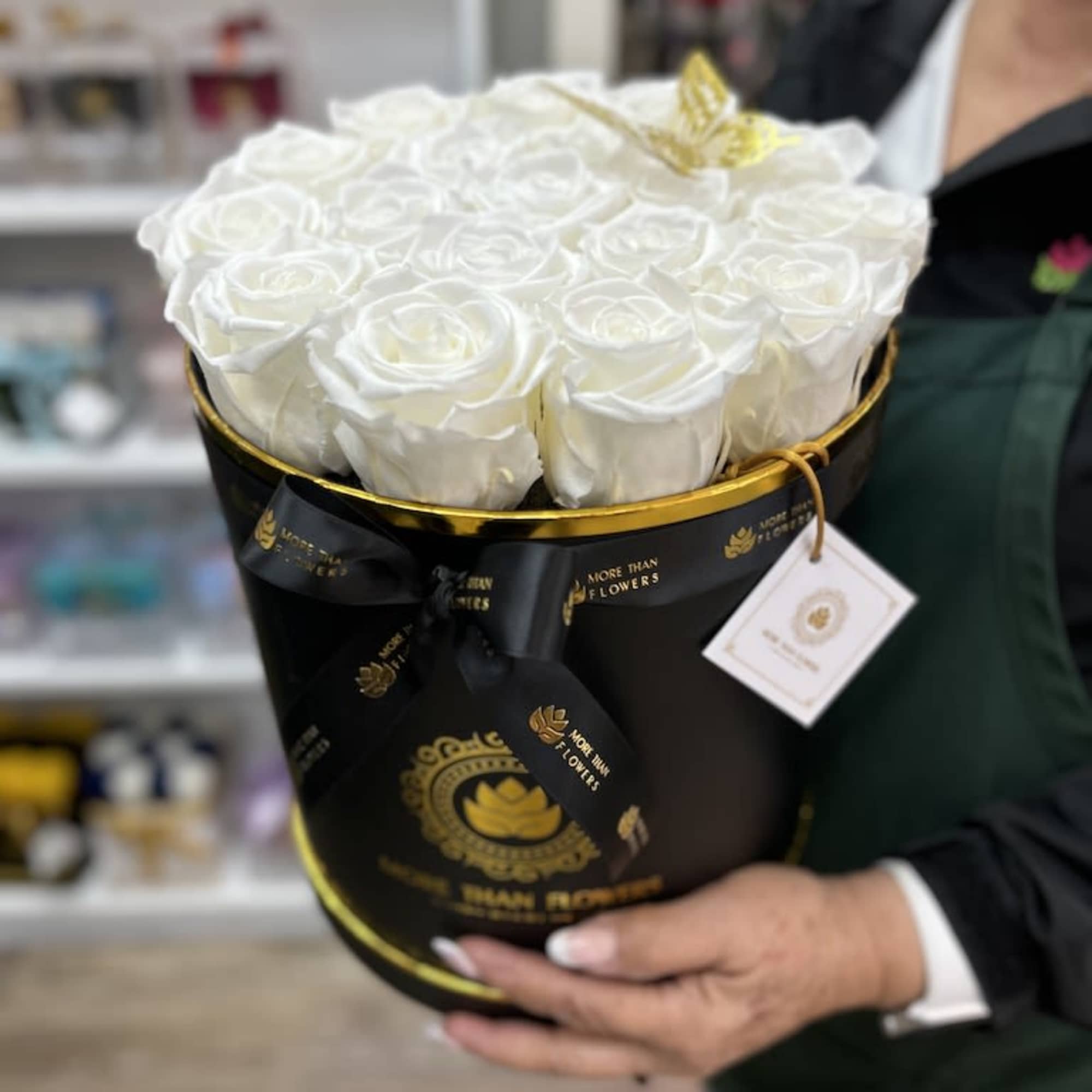 Round Box Eternal Roses: We stopped the clock for our preserved roses
