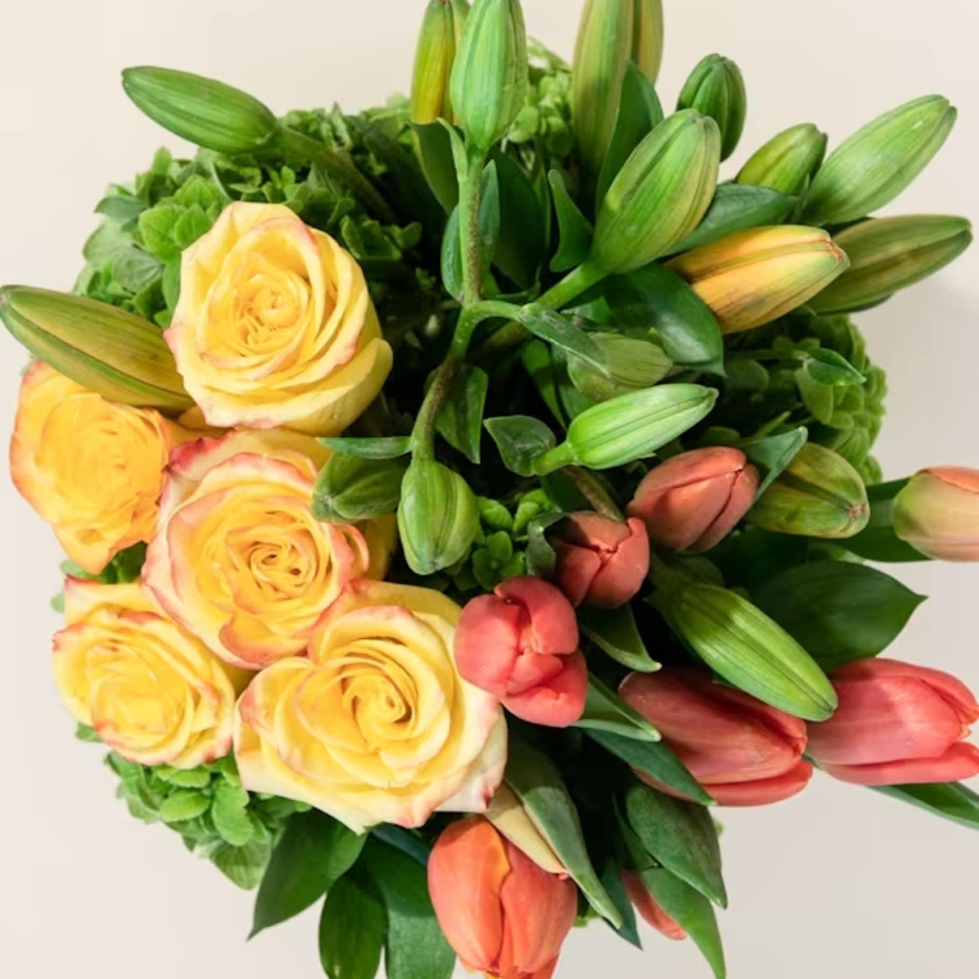 Appropriate for any occasion and absolutely perfect for autumn, this vibrant display