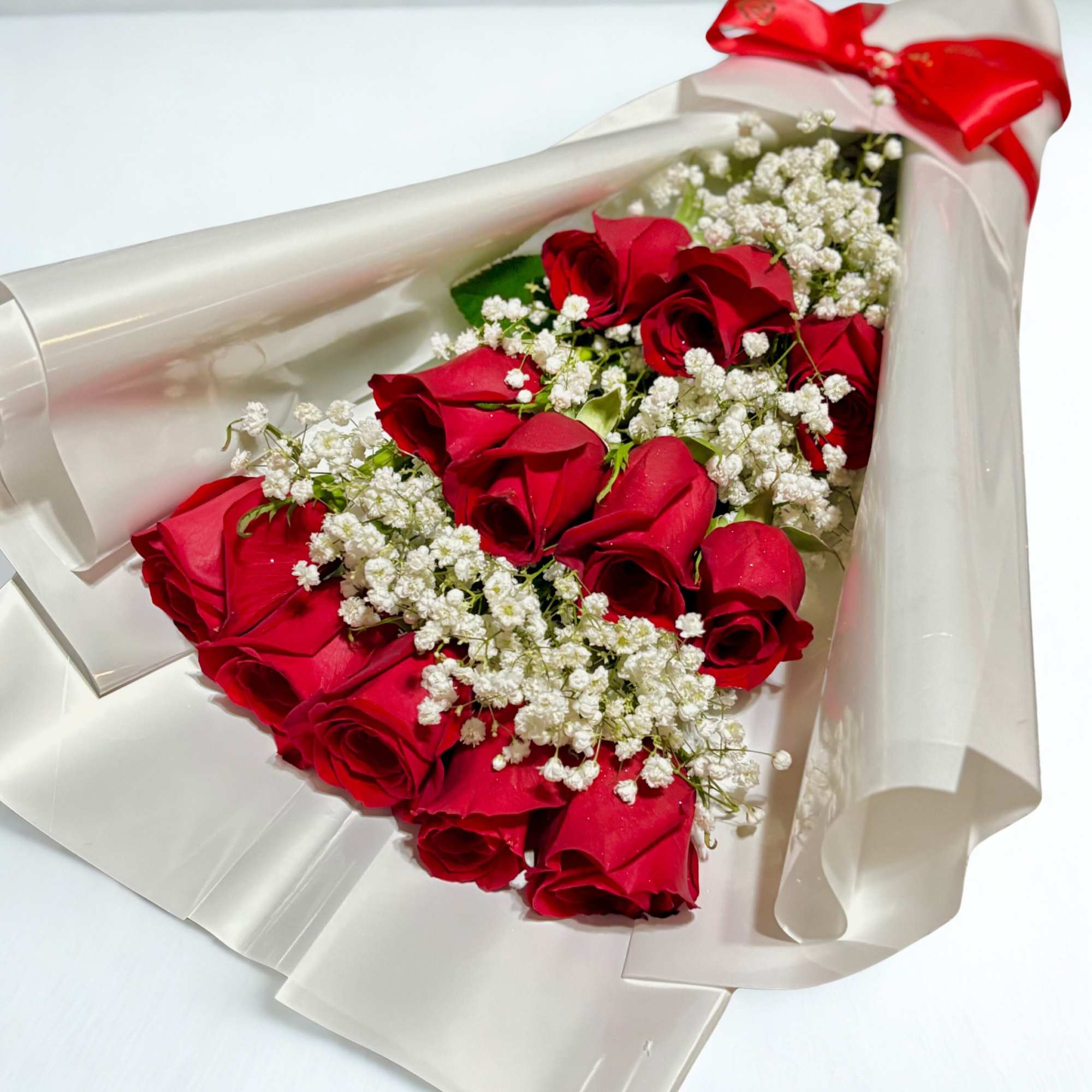 Enjoy 12 roses with baby breath combination. Surprise your loved one during