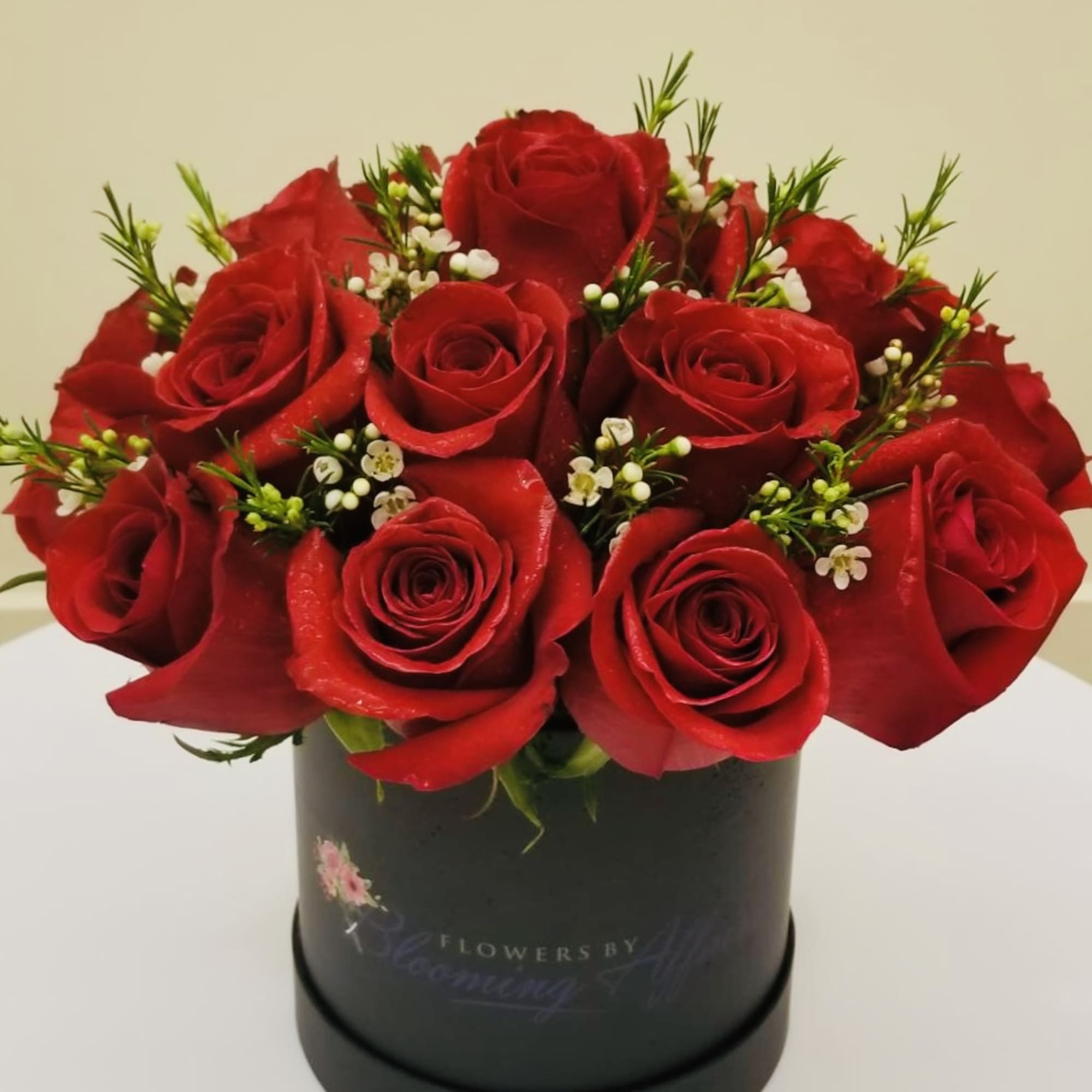 18 Holland Red Roses in an Elite box 

