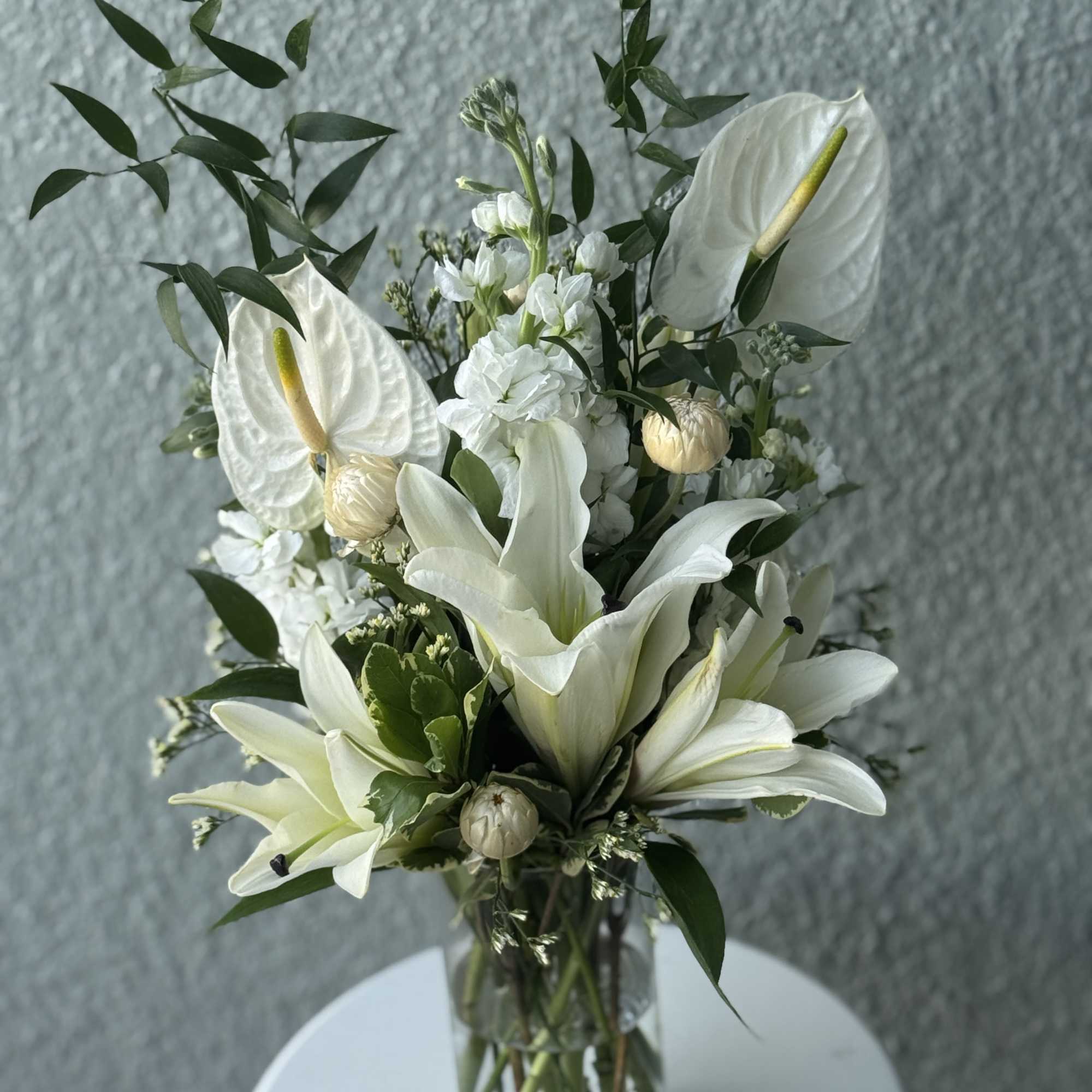 The combination of green with whites make this arrangement very elegant for