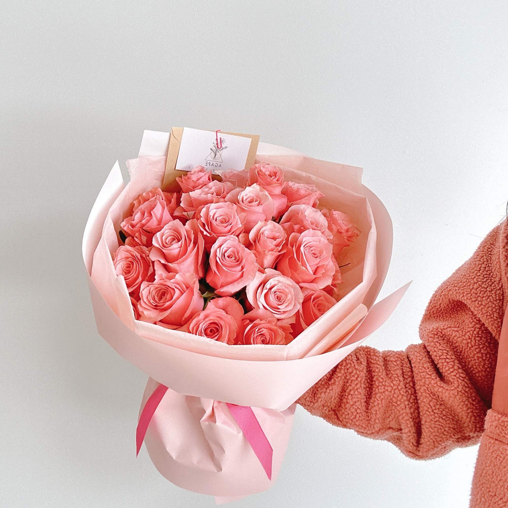 
&bull; 2 Dozen (24 stems)
&bull; 3 Dozen (36 stems)
&bull; 4 Dozen (48