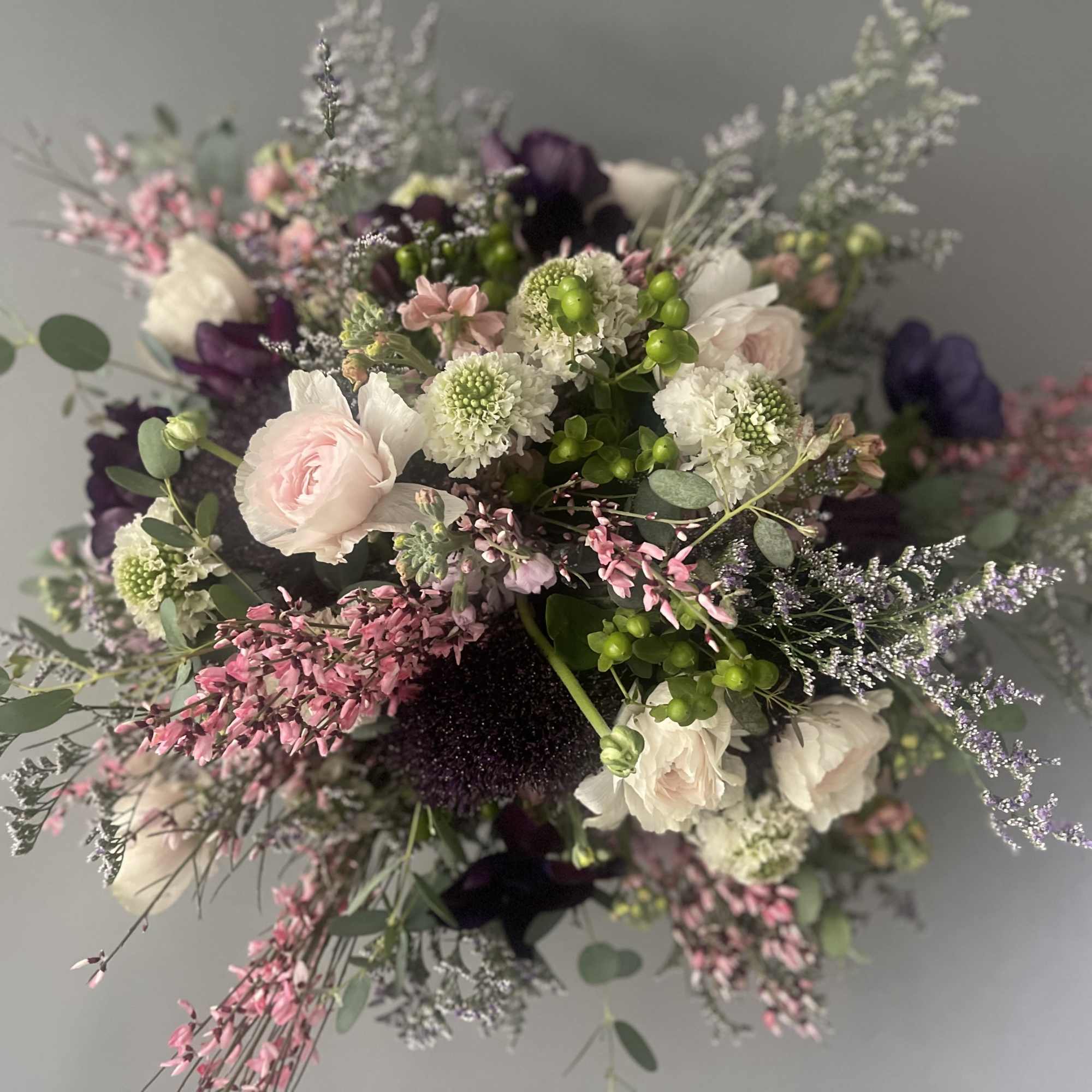 We will design with the flowers of the day~ this designers style