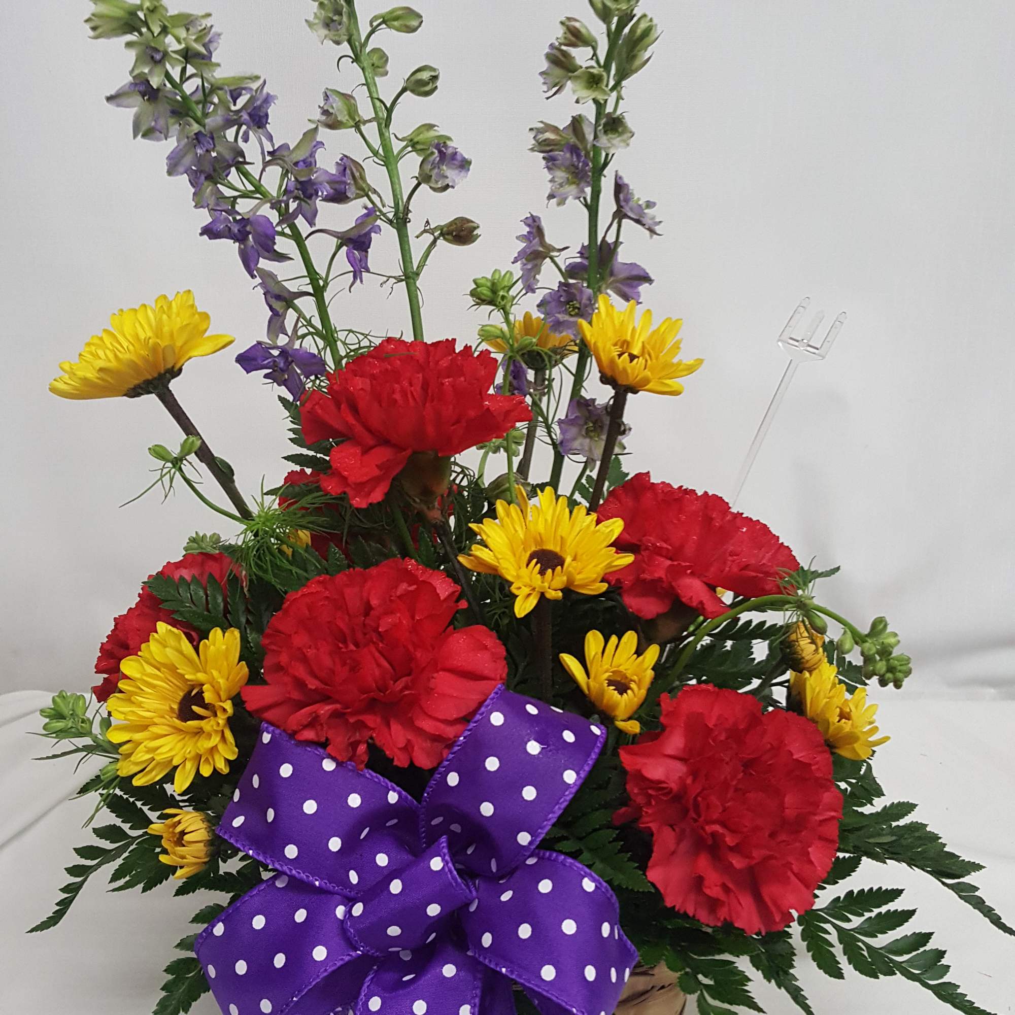 Mix of roses, daisies, snapdragons in a great mix of colors. 