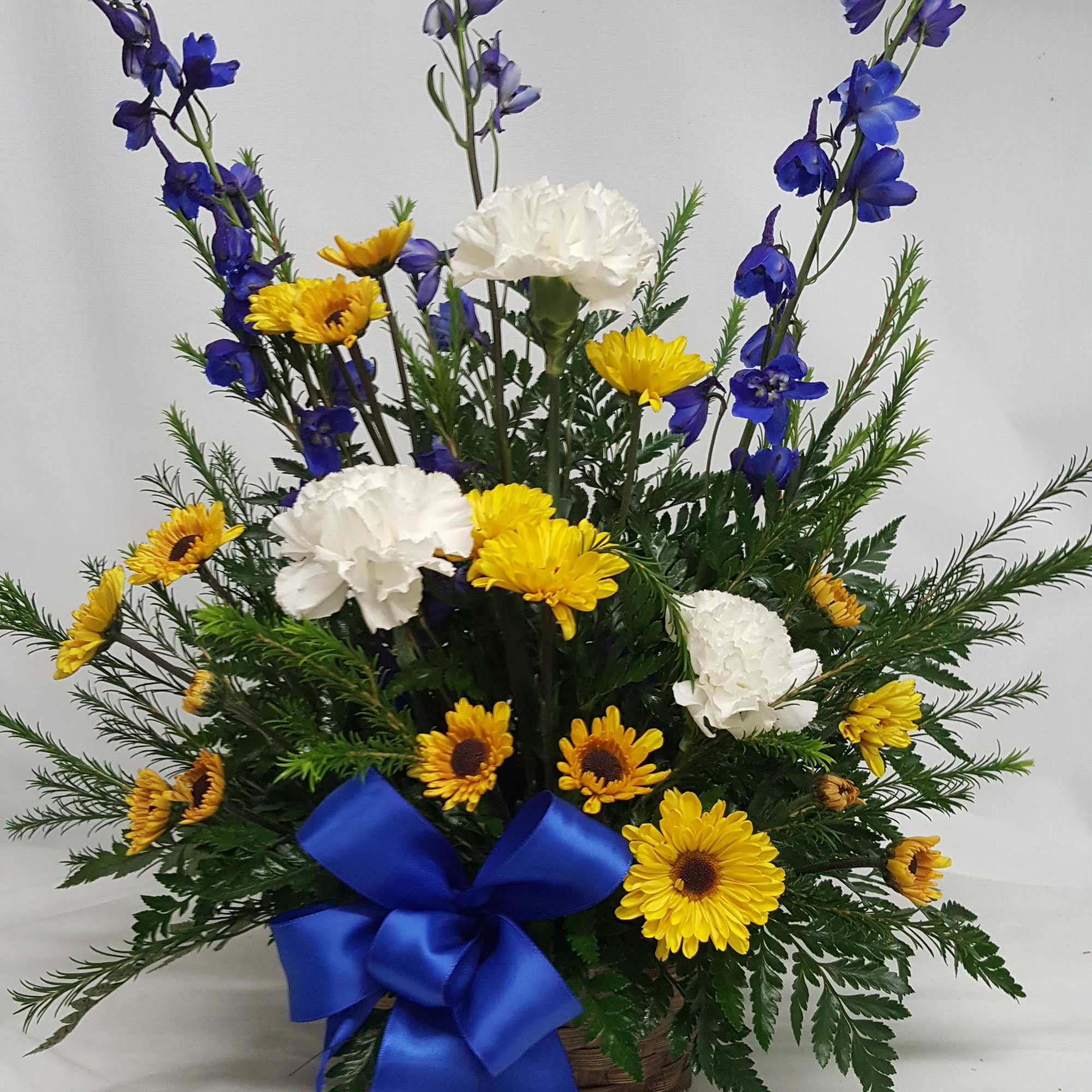 Mix of roses, daisies, snapdragons in a great mix of colors. 