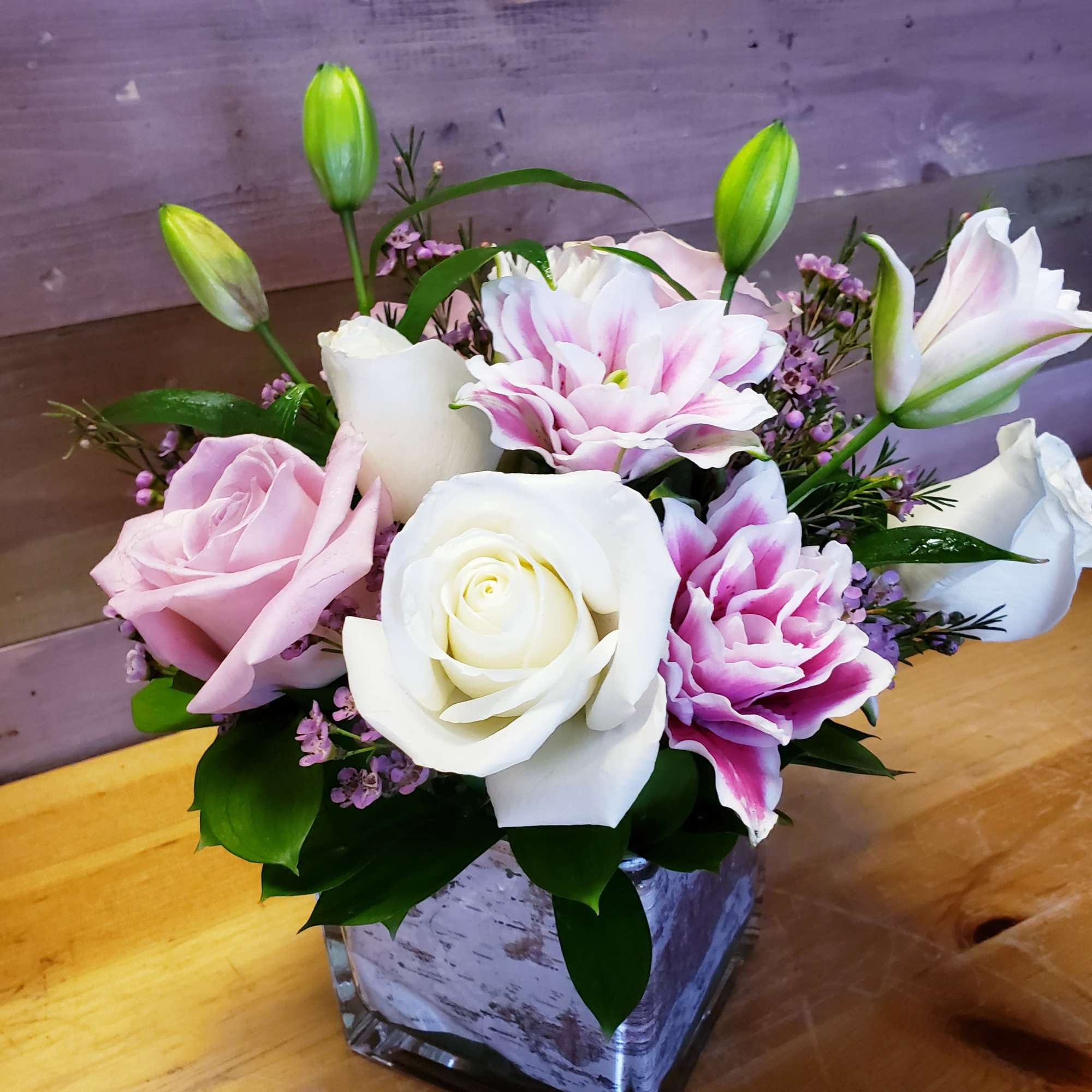  A special selection of Lillie Roses paired with roses, will make